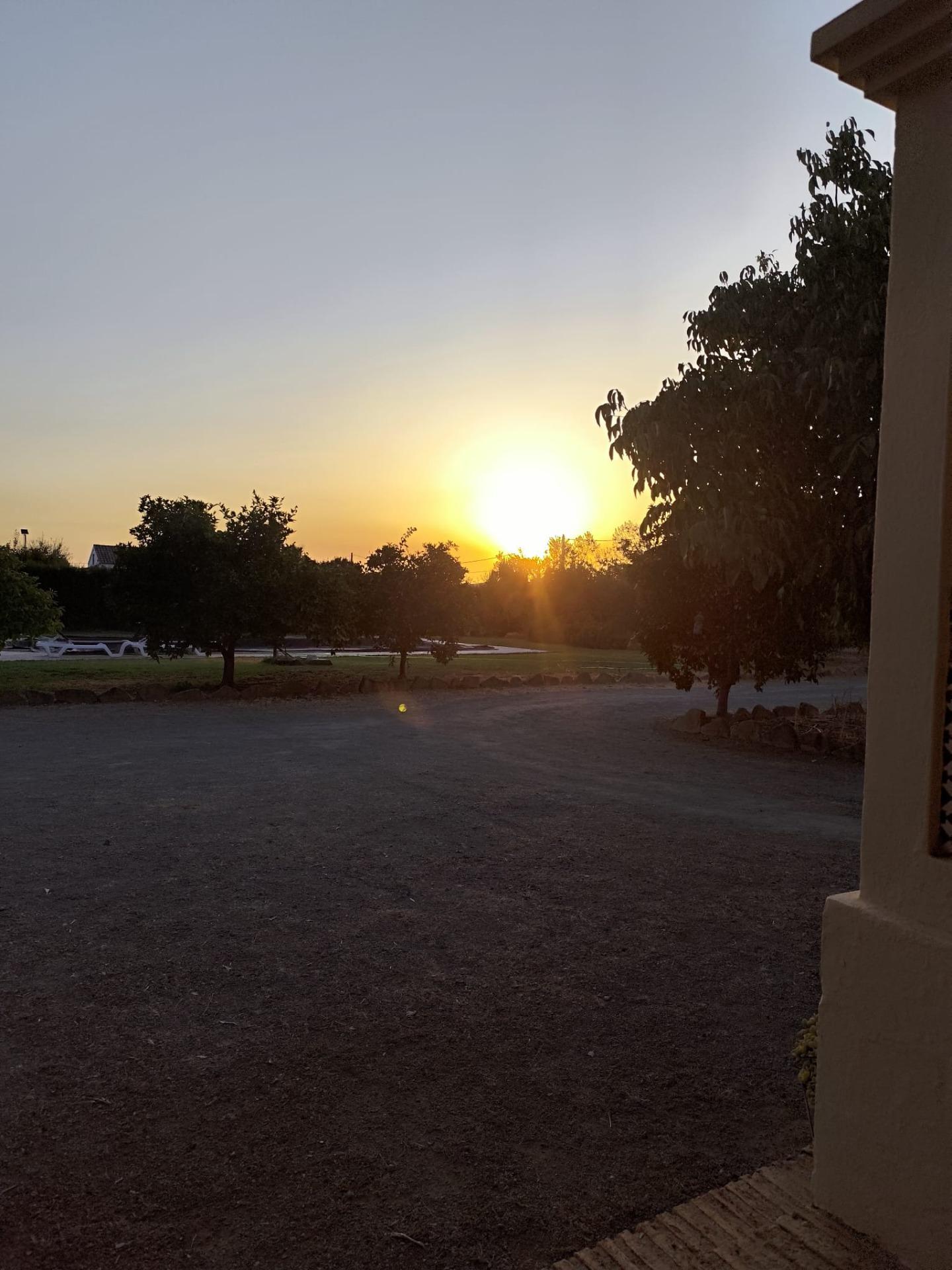 Encantadora Casa con Piscina cerca de puerto serrano - ¡Listo para Entrar a Vivir!