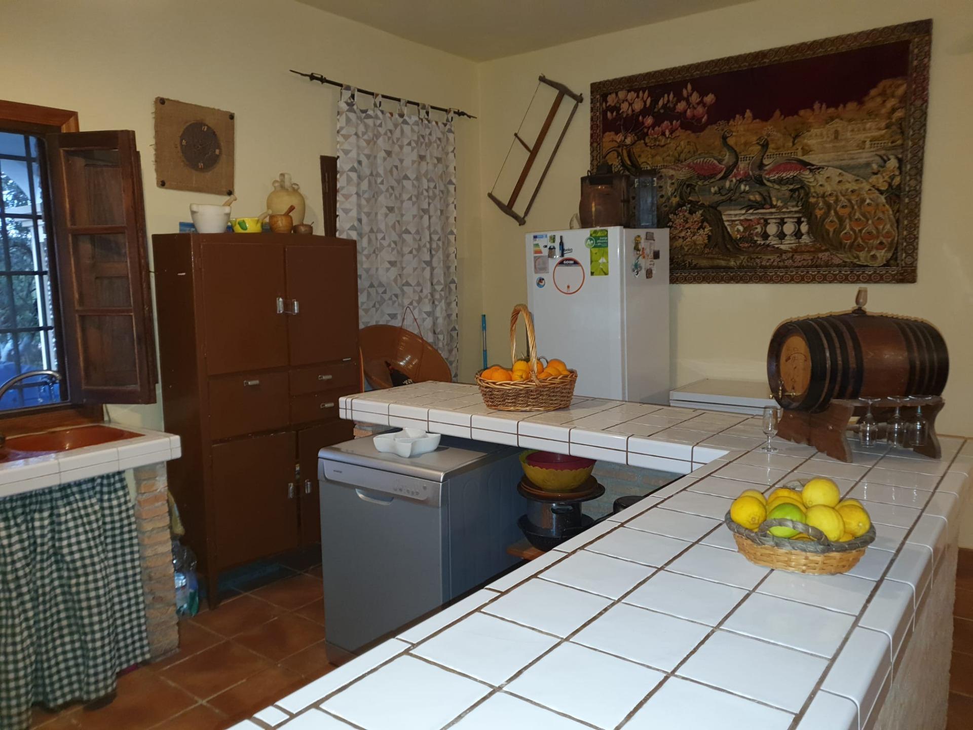 Encantadora Casa con Piscina cerca de puerto serrano - ¡Listo para Entrar a Vivir!
