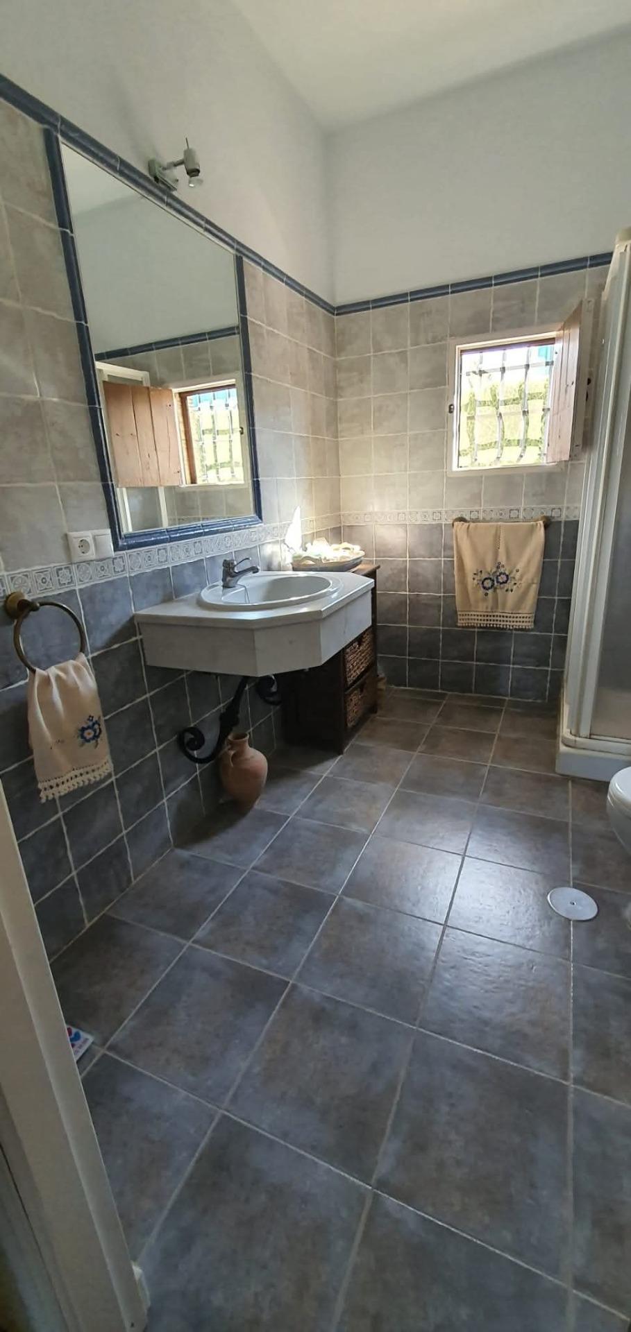 Encantadora Casa con Piscina cerca de puerto serrano - ¡Listo para Entrar a Vivir!