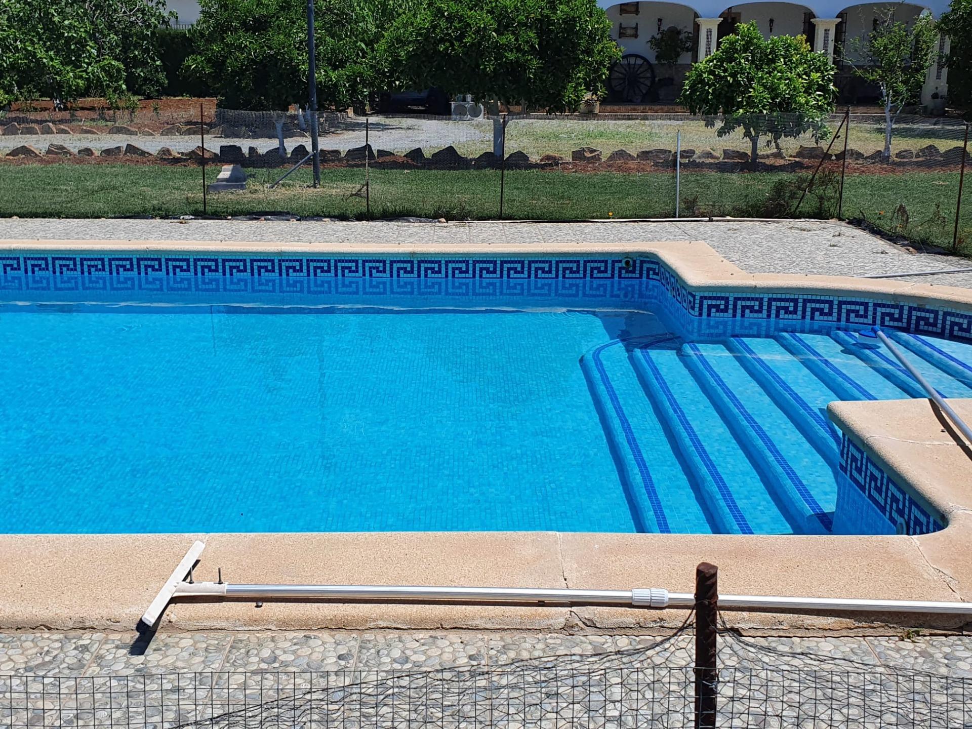 Encantadora Casa con Piscina en Prado del Rey - ¡Listo para Entrar a Vivir!