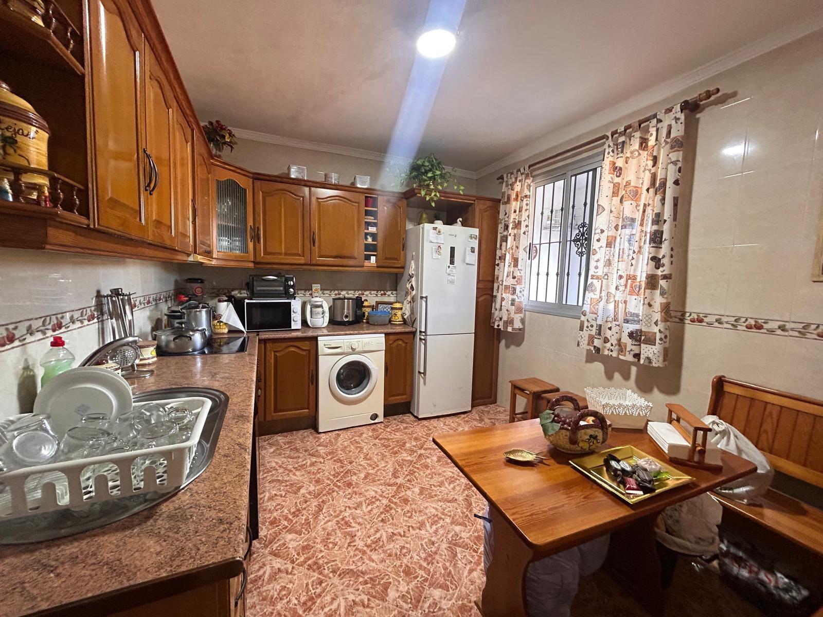 ¡CASA PARA ENTRAR A VIVIR CON TERRENO DE 1800M2!