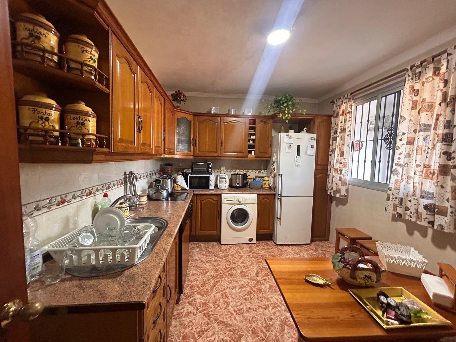 ¡CASA PARA ENTRAR A VIVIR CON TERRENO DE 1800M2!