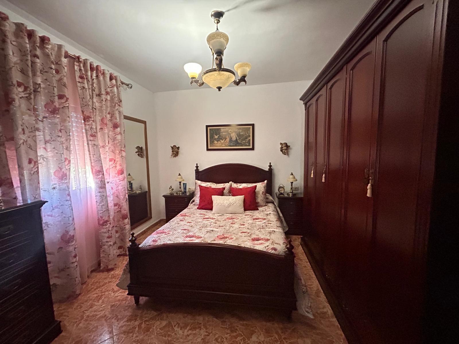 ¡CASA PARA ENTRAR A VIVIR CON TERRENO DE 1800M2!