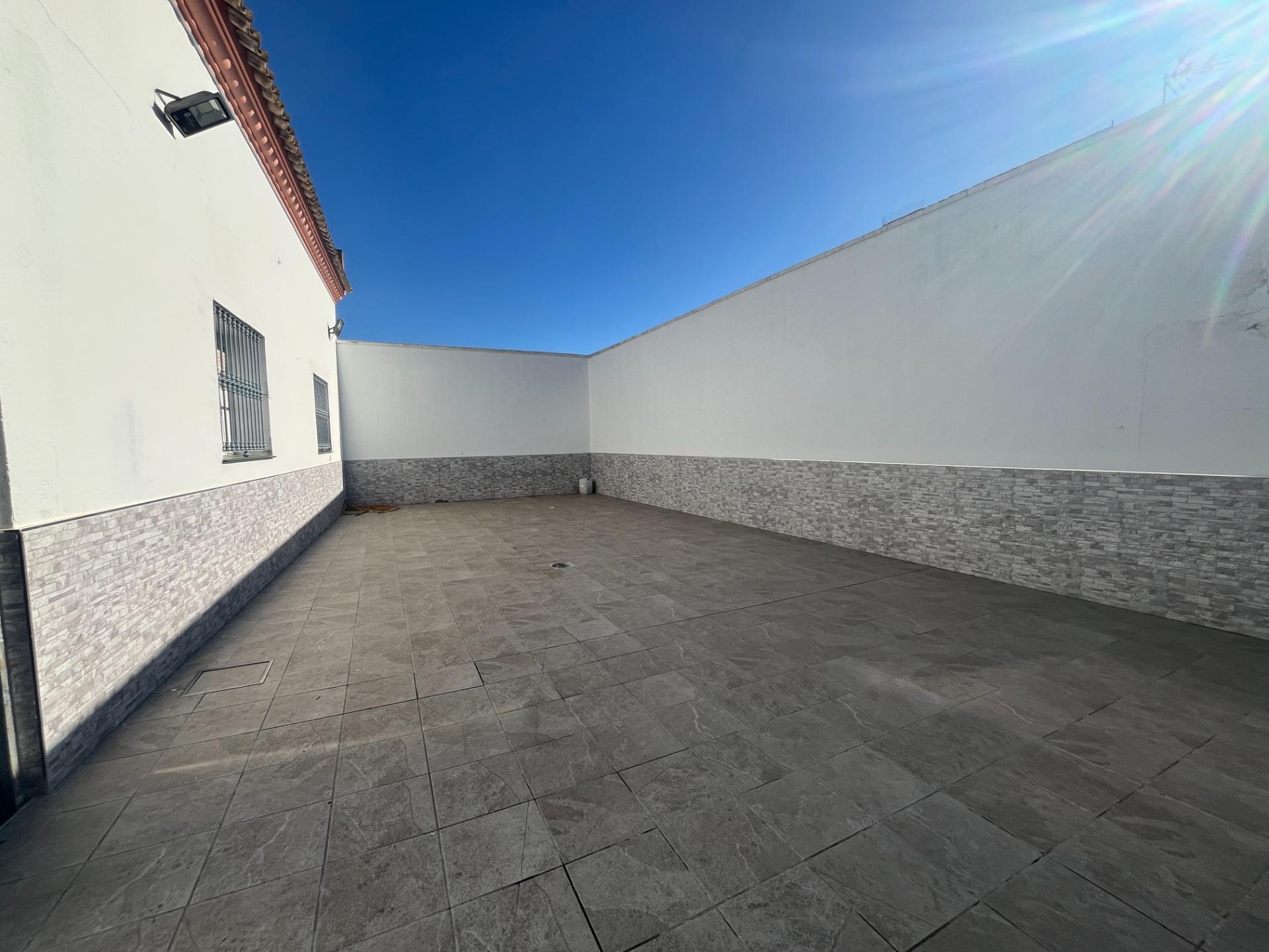 NAVE  INDUSTRIAL CON DOS NEGOCIOS
