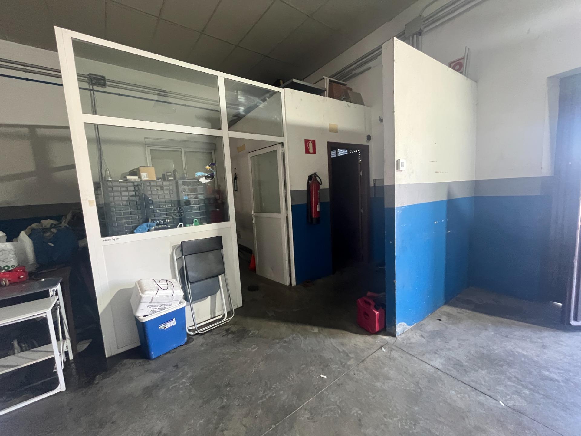 NAVE  INDUSTRIAL CON DOS NEGOCIOS