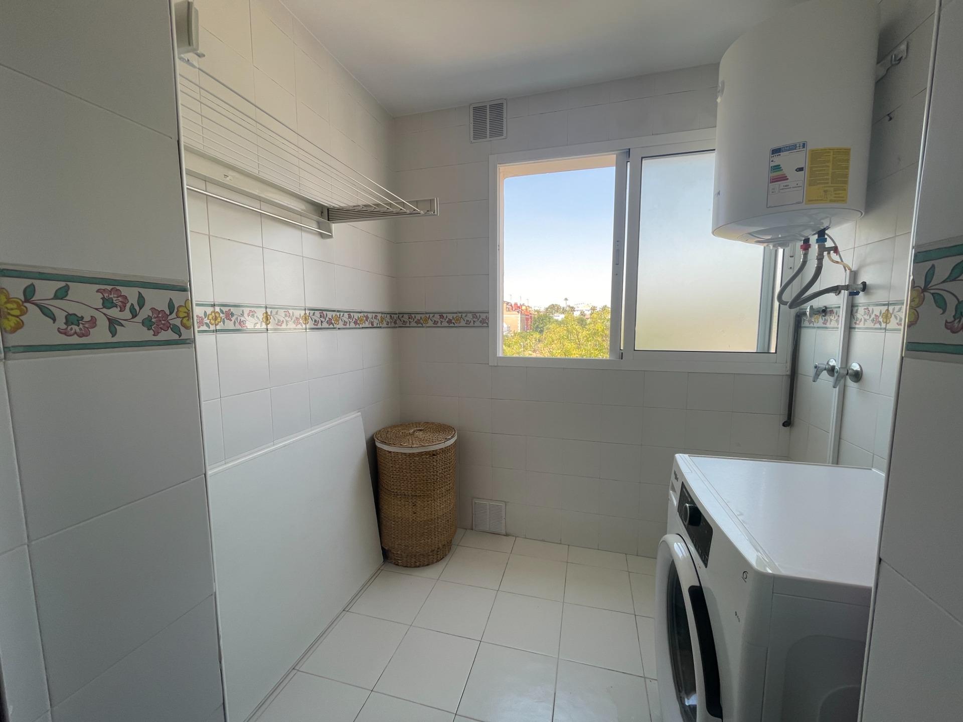 PRECIOSO PISO EN EL ALTILLO CON TERRAZA PRIVATIVA DE 21 M2 Y PARKING EN SUBTERRÁNEO
