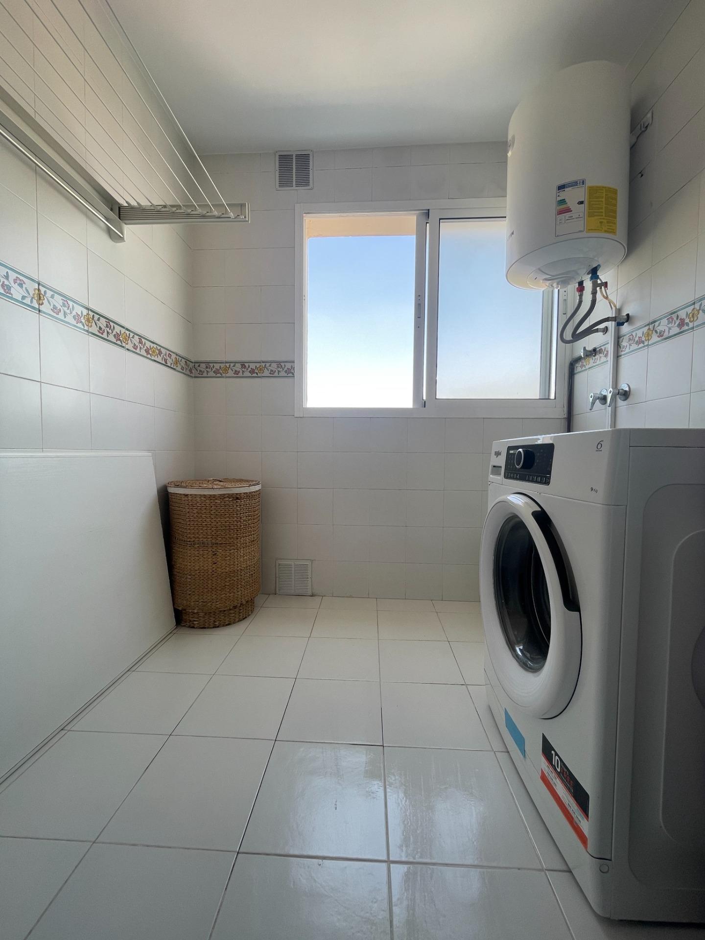 PRECIOSO PISO EN EL ALTILLO CON TERRAZA PRIVATIVA DE 21 M2 Y PARKING EN SUBTERRÁNEO