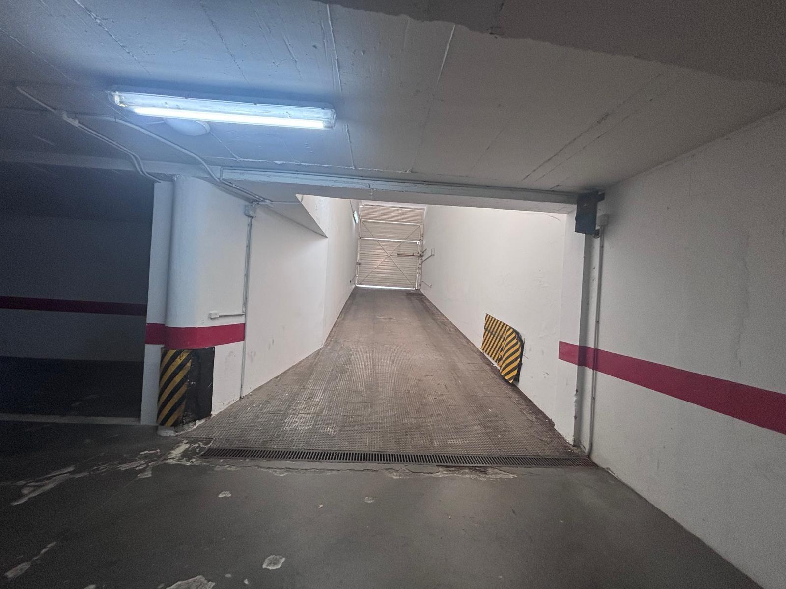 PRECIOSO PISO EN EL ALTILLO CON TERRAZA PRIVATIVA DE 21 M2 Y PARKING EN SUBTERRÁNEO