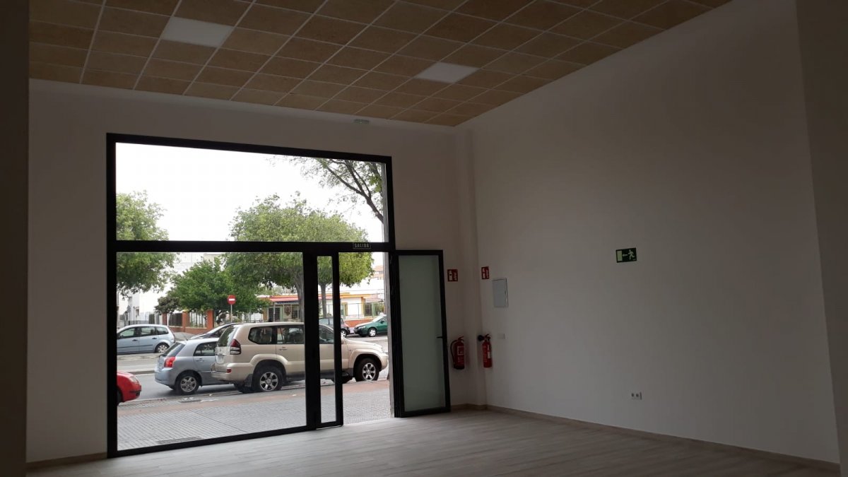 SE ALQUILA LOCAL EN AVENIDA DE ARCOS