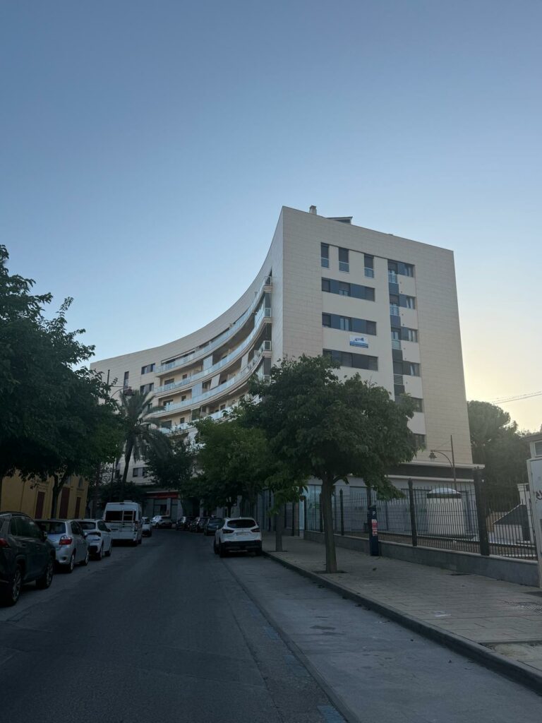 SE ALQUILA PISO EN EDIFICIO PICASSO