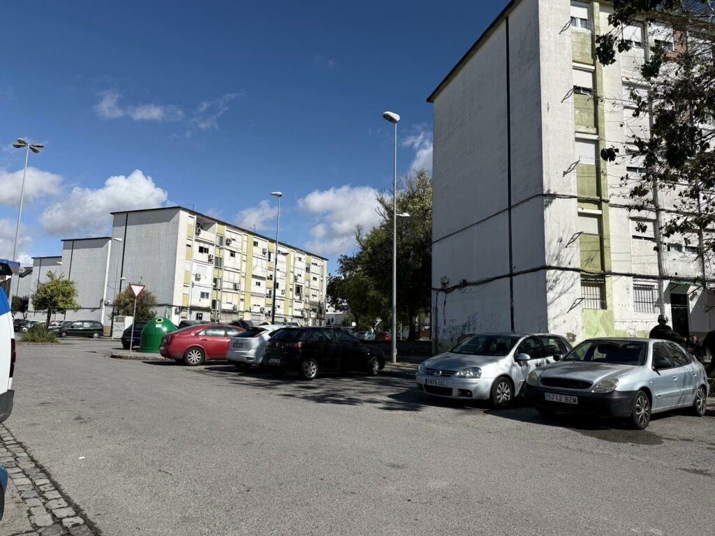 SE VENDE LOCAL TOTALMENTE REFORMADO