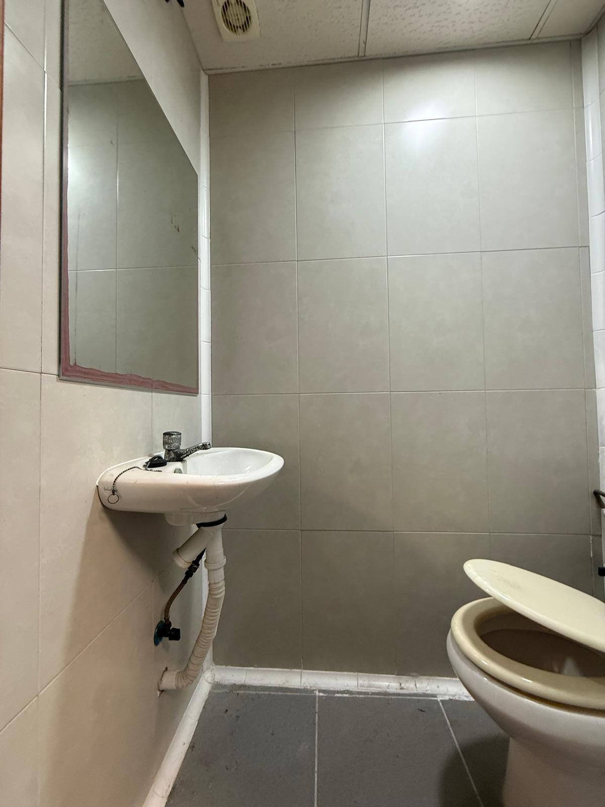 SE VENDE LOCAL TOTALMENTE REFORMADO