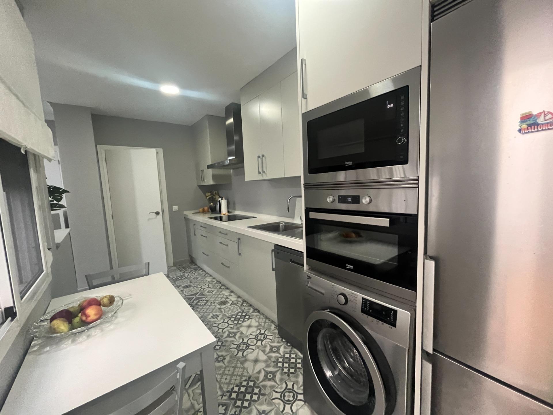 UNIFAMILIAR EN PLANTA BAJA CON TRES PATIOS, AZOTEA Y GARAJE LISTA PARA ENTRAR A VIVIR