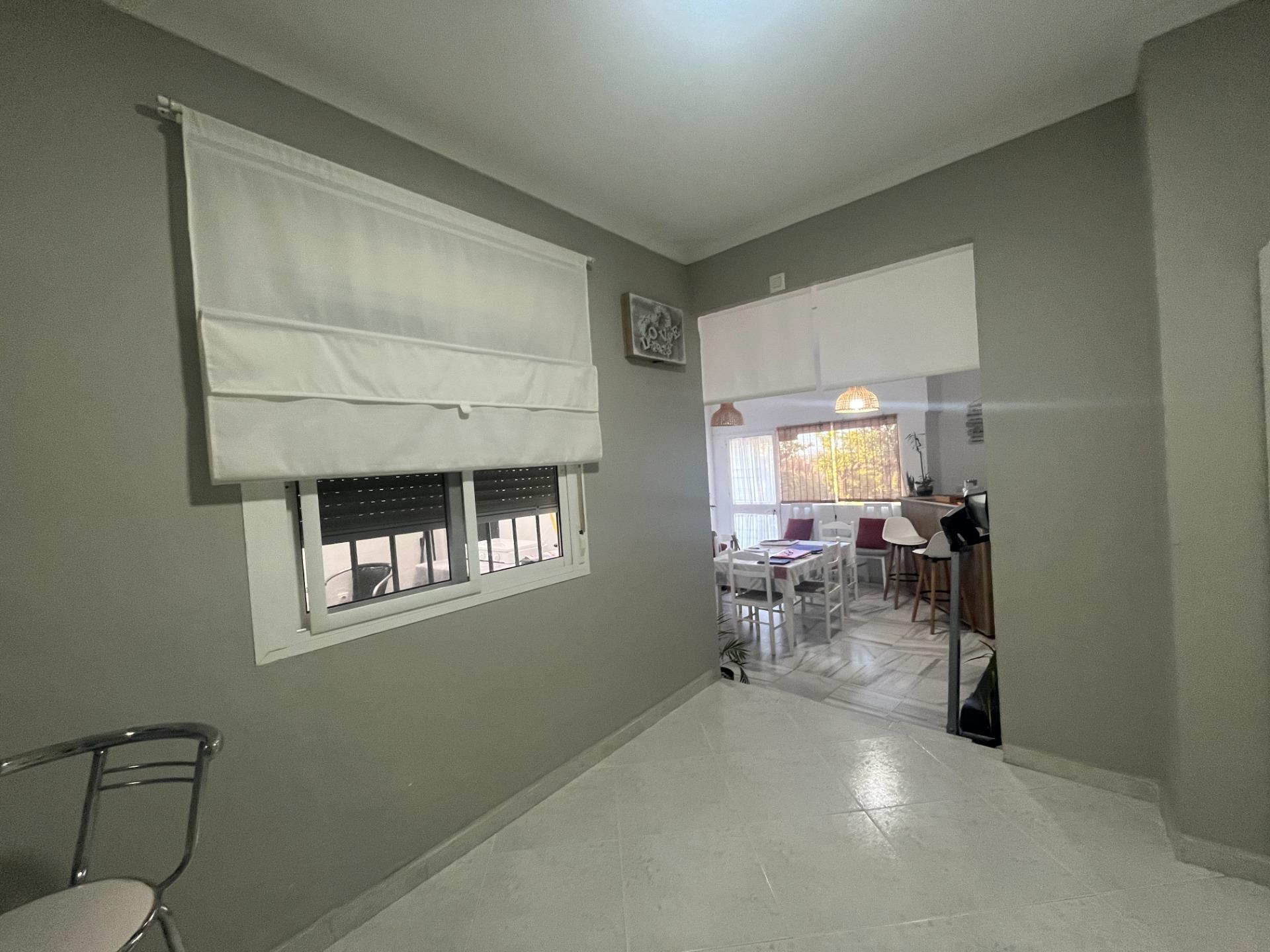 UNIFAMILIAR EN PLANTA BAJA CON TRES PATIOS, AZOTEA Y GARAJE LISTA PARA ENTRAR A VIVIR