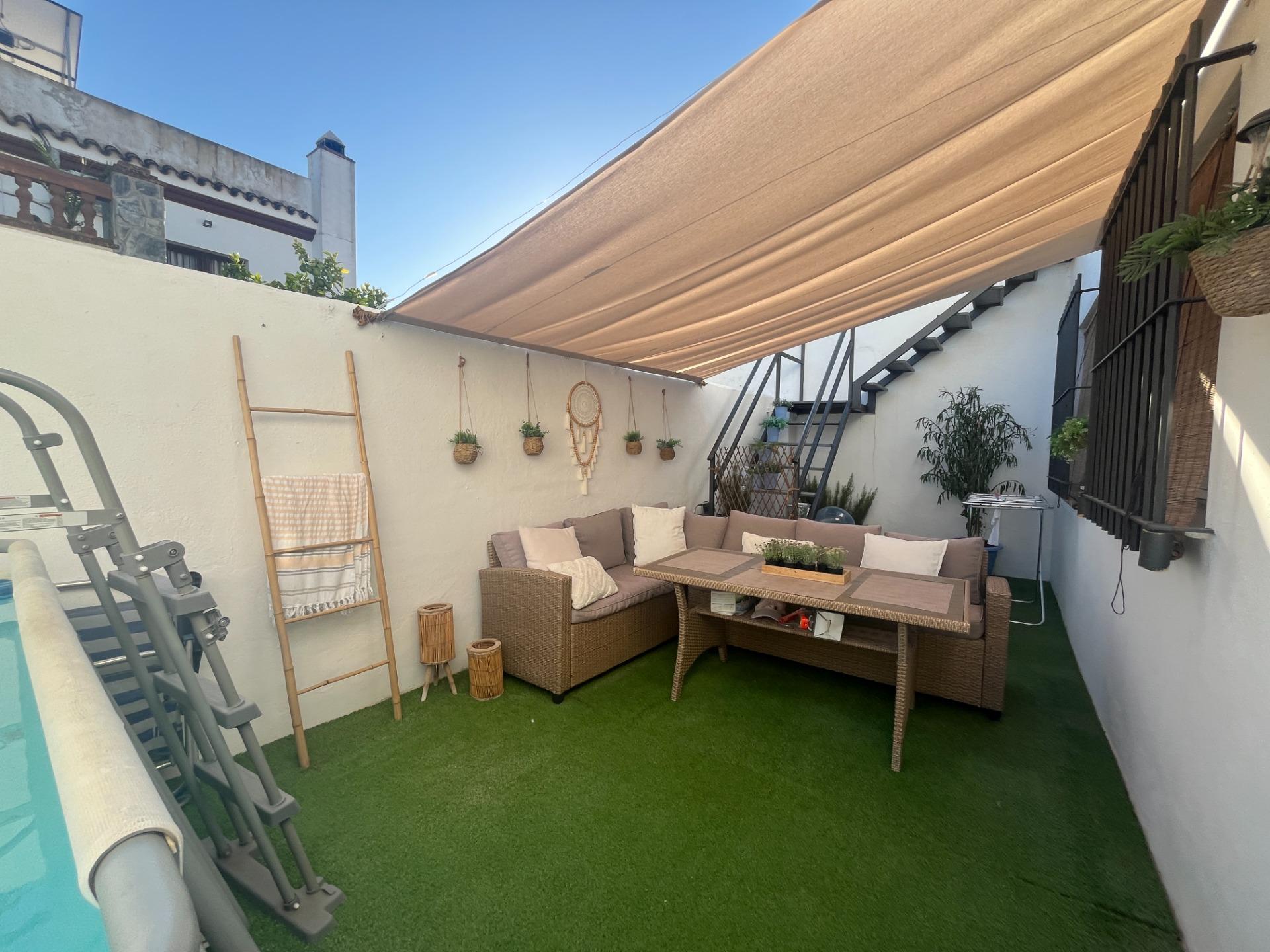 UNIFAMILIAR EN PLANTA BAJA CON TRES PATIOS, AZOTEA Y GARAJE LISTA PARA ENTRAR A VIVIR