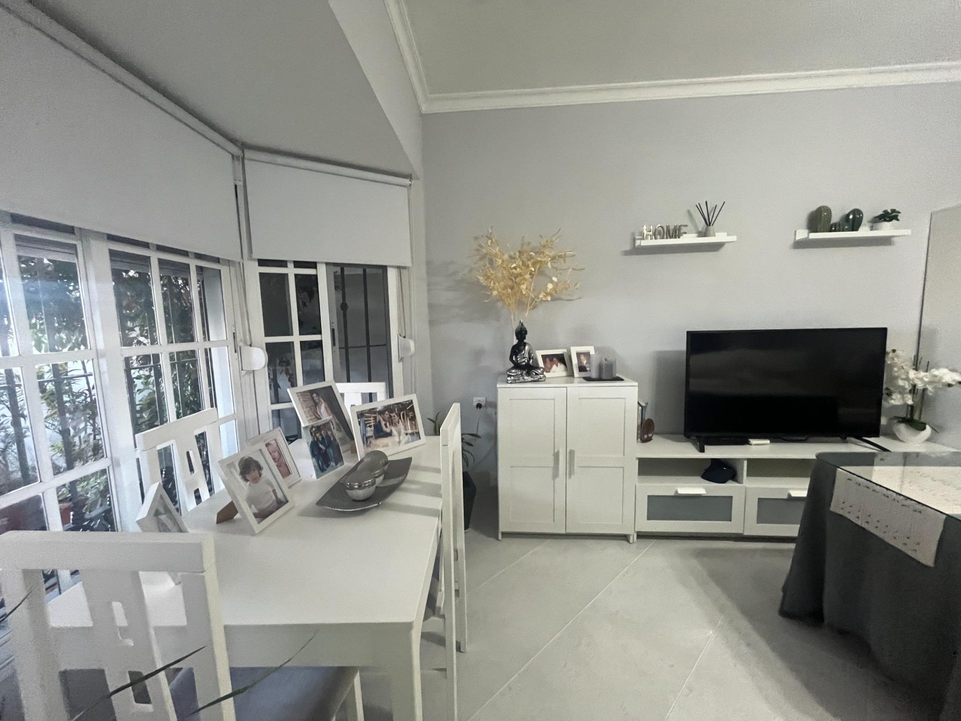 UNIFAMILIAR EN PLANTA BAJA CON TRES PATIOS, AZOTEA Y GARAJE LISTA PARA ENTRAR A VIVIR