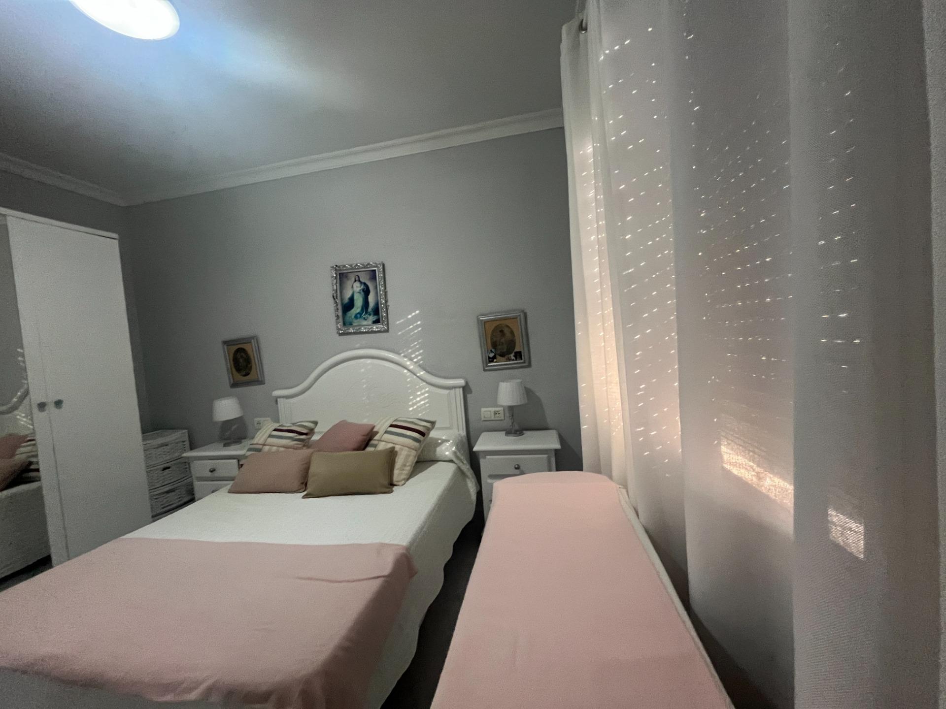 UNIFAMILIAR EN PLANTA BAJA CON TRES PATIOS, AZOTEA Y GARAJE LISTA PARA ENTRAR A VIVIR