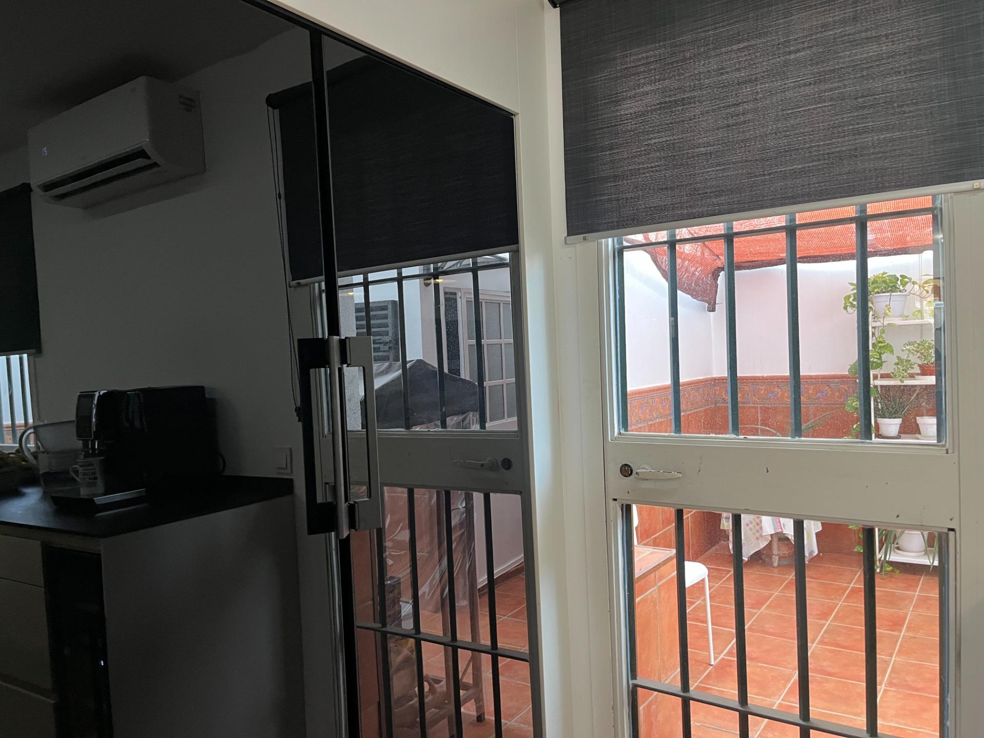 ADOSADA REFORMADA CON GRAN PATIO DELANTERO