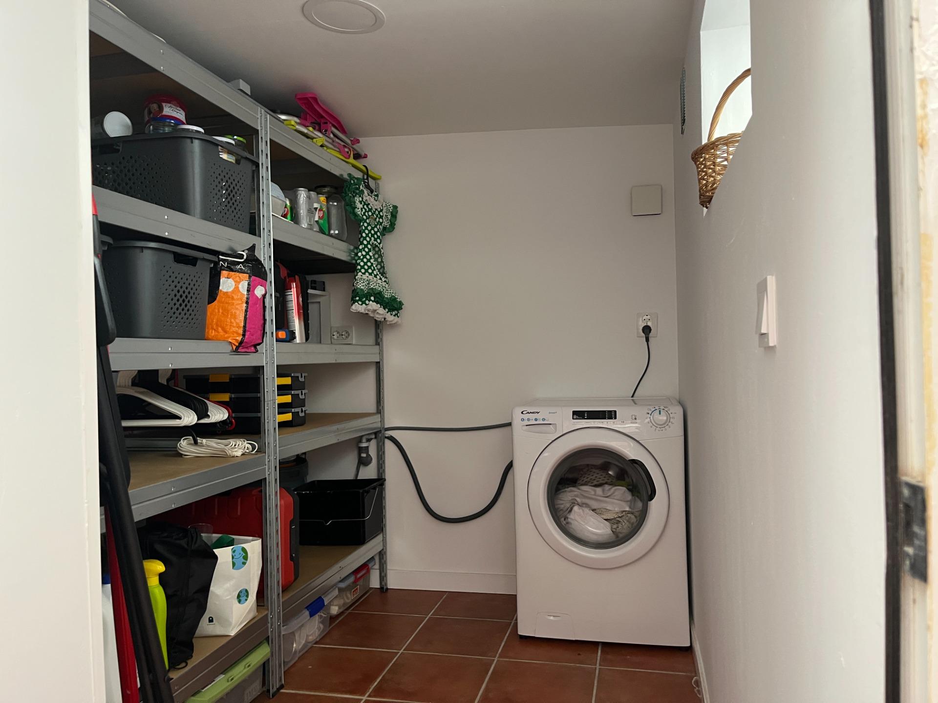 ADOSADA REFORMADA CON GRAN PATIO DELANTERO