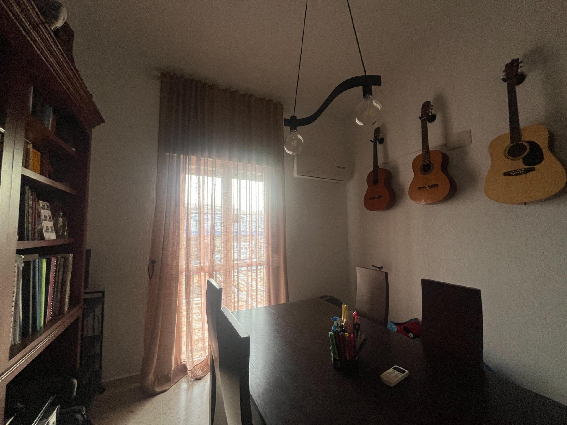 ADOSADA REFORMADA CON GRAN PATIO DELANTERO