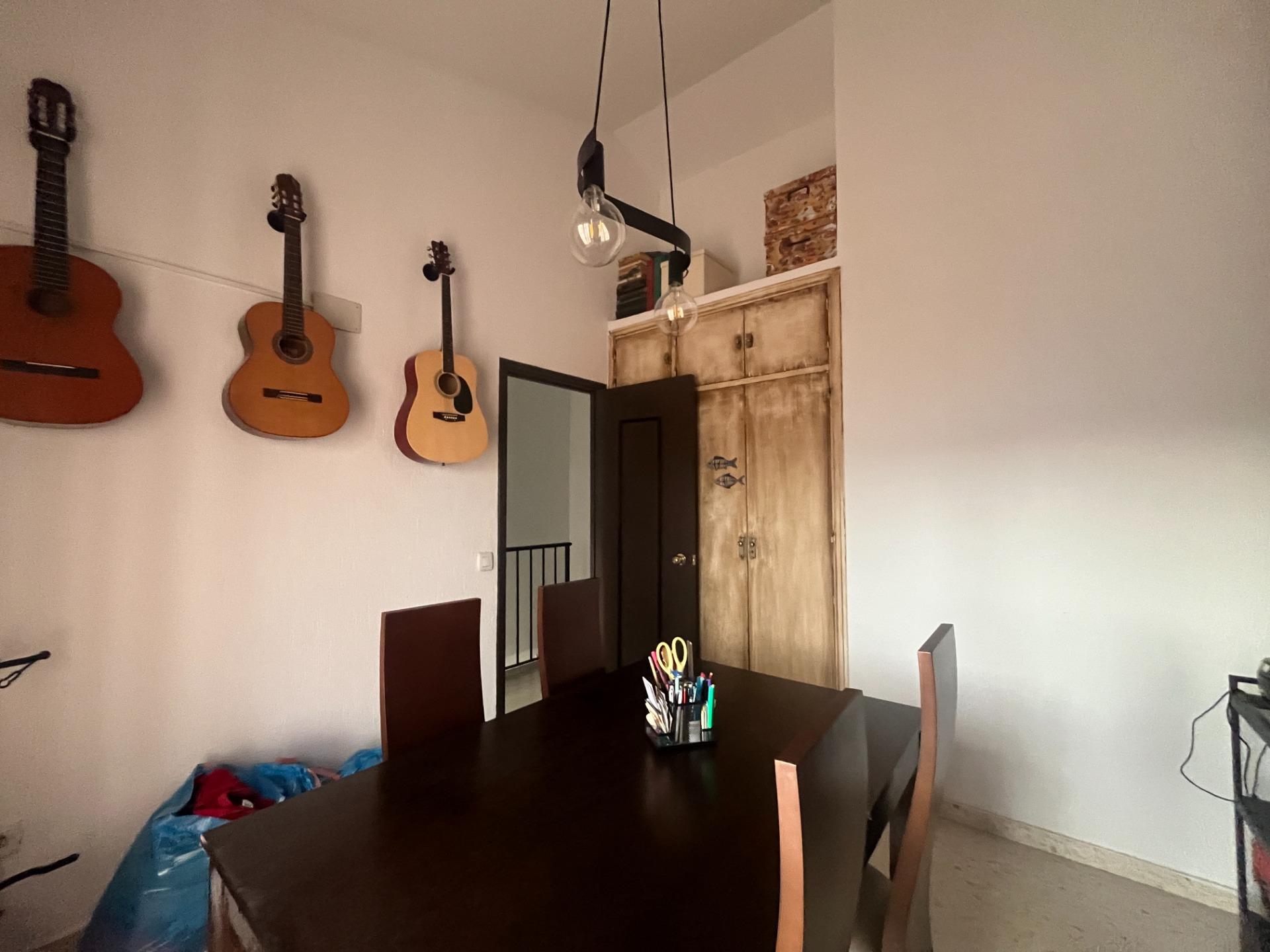 ADOSADA REFORMADA CON GRAN PATIO DELANTERO
