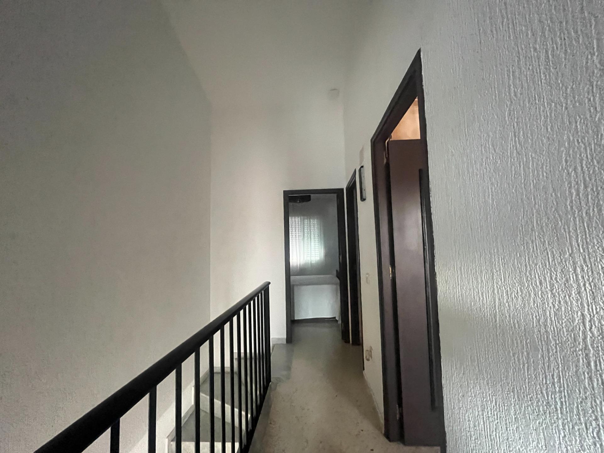 ADOSADA REFORMADA CON GRAN PATIO DELANTERO