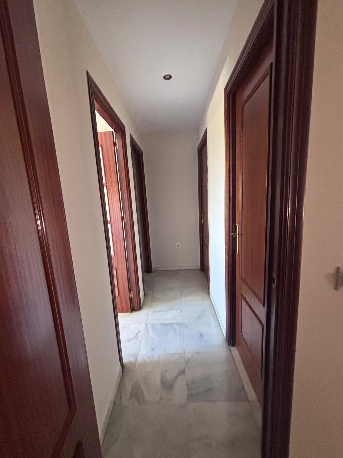 BONITO PISO EN ENTREPARQUES II. ¡PARA ENTRAR A VIVIR! INCLUYE PLAZA DE PARKING Y AMPLIO TRASTERO EN SUBTERRÁNEO.