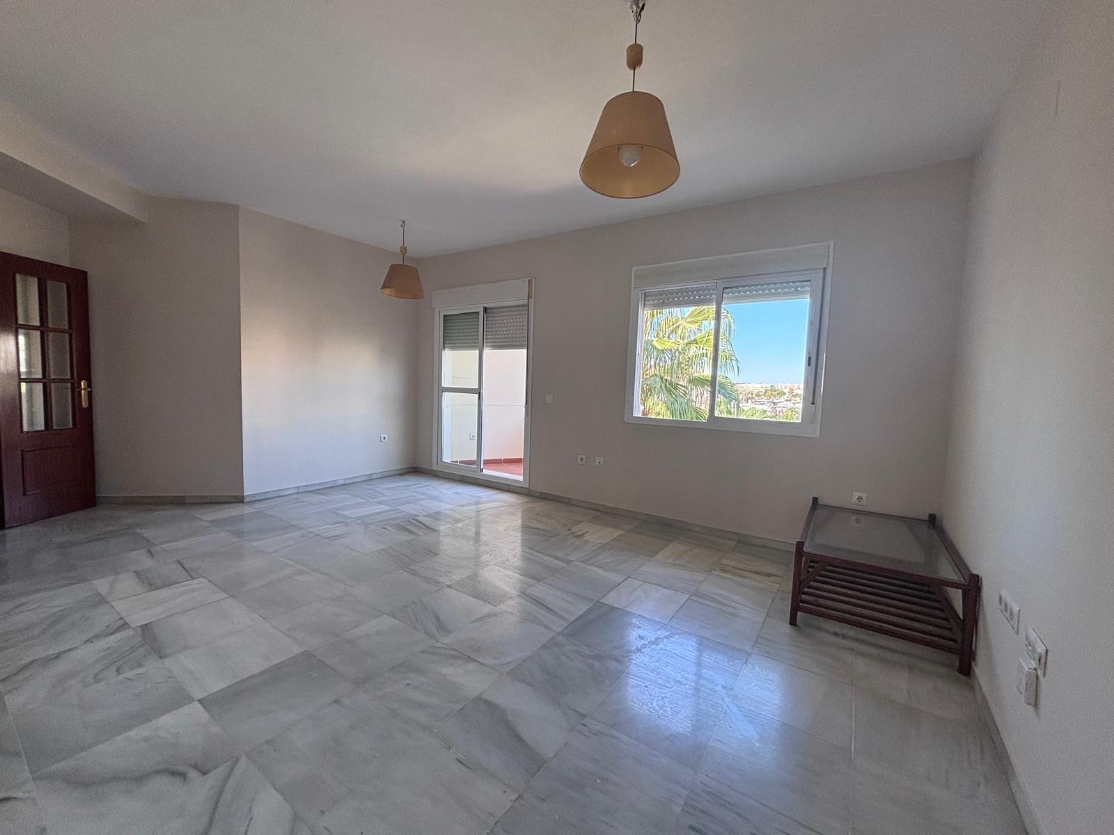 BONITO PISO EN ENTREPARQUES II. ¡PARA ENTRAR A VIVIR! INCLUYE PLAZA DE PARKING Y AMPLIO TRASTERO EN SUBTERRÁNEO.
