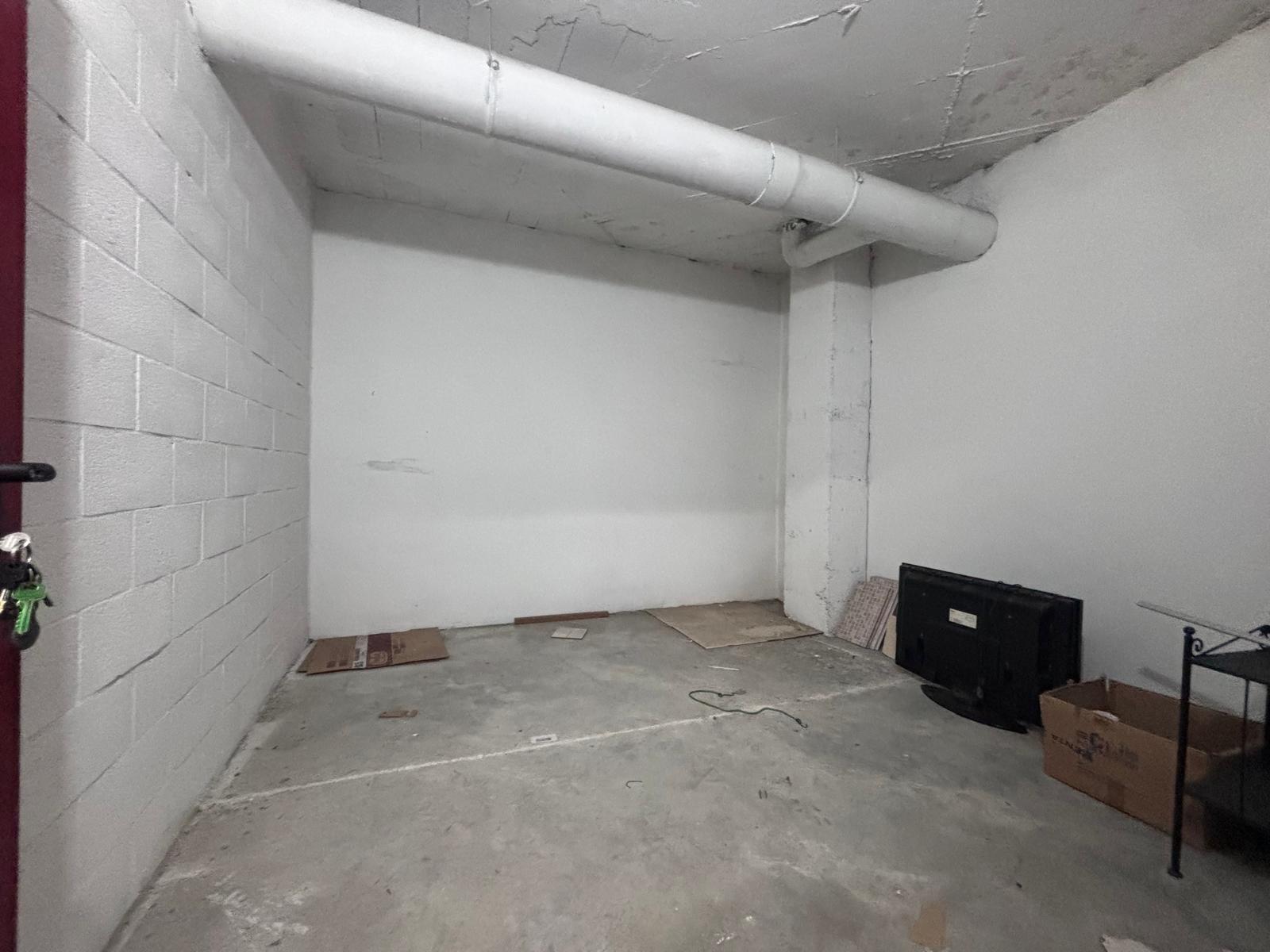 BONITO PISO EN ENTREPARQUES II. ¡PARA ENTRAR A VIVIR! INCLUYE PLAZA DE PARKING Y AMPLIO TRASTERO EN SUBTERRÁNEO.