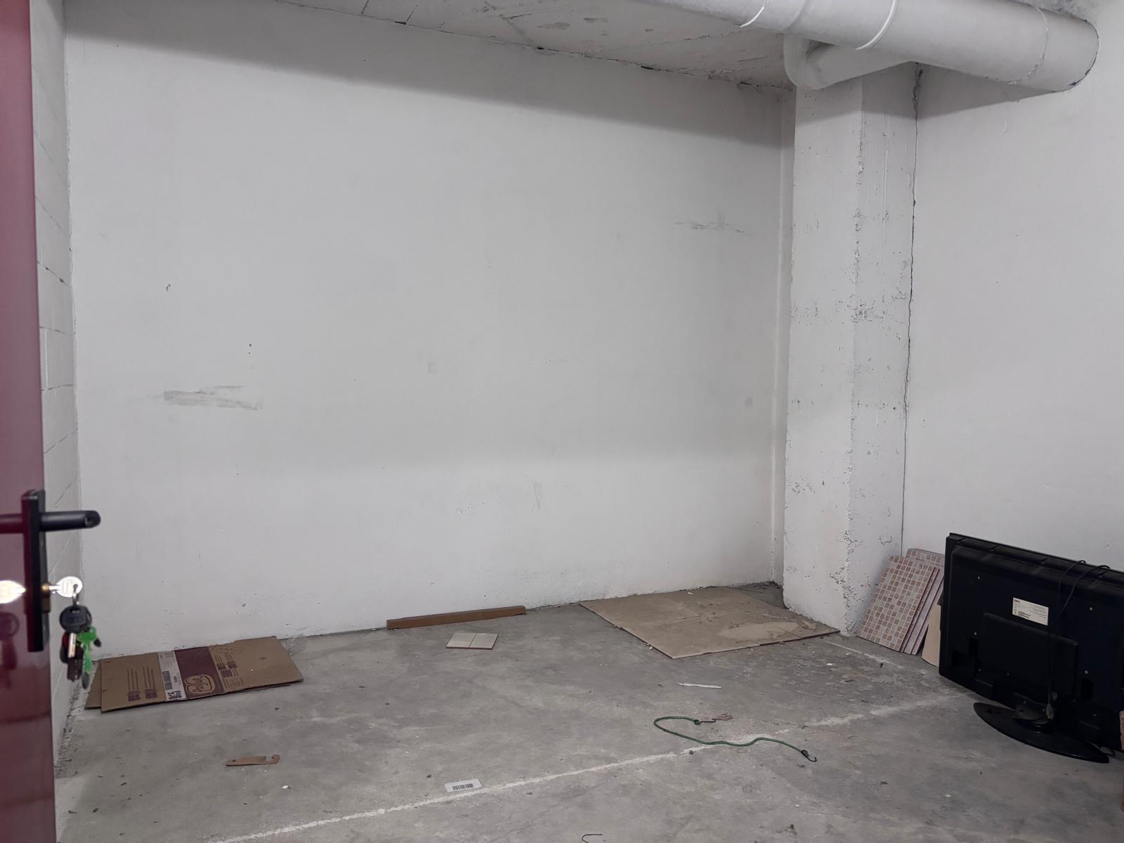 BONITO PISO EN ENTREPARQUES II. ¡PARA ENTRAR A VIVIR! INCLUYE PLAZA DE PARKING Y AMPLIO TRASTERO EN SUBTERRÁNEO.