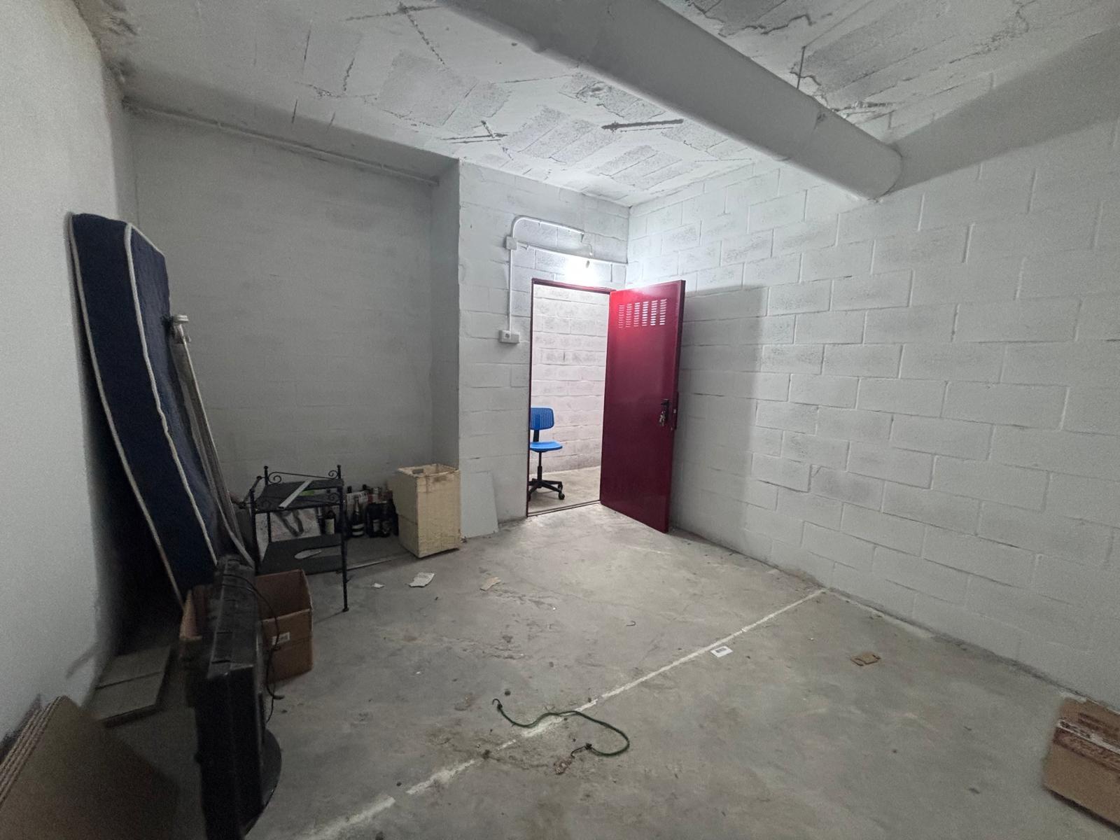 BONITO PISO EN ENTREPARQUES II. ¡PARA ENTRAR A VIVIR! INCLUYE PLAZA DE PARKING Y AMPLIO TRASTERO EN SUBTERRÁNEO.