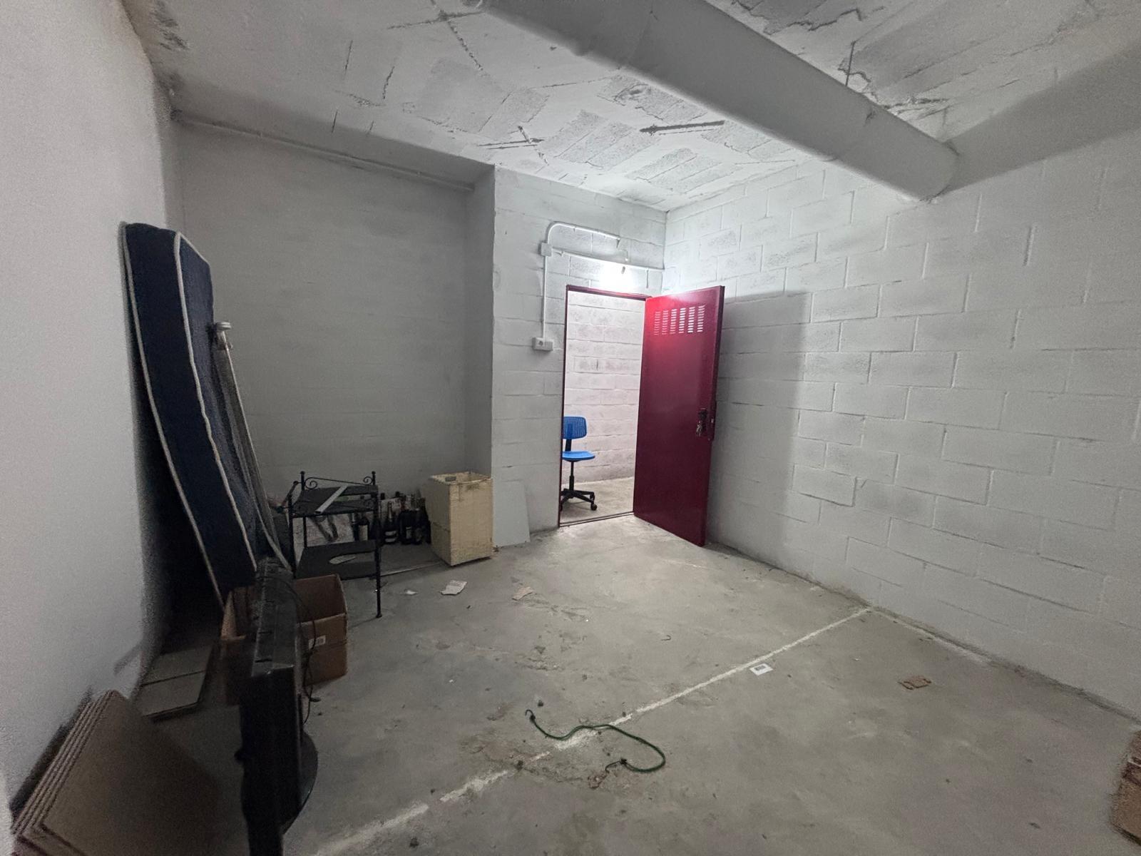 BONITO PISO EN ENTREPARQUES II. ¡PARA ENTRAR A VIVIR! INCLUYE PLAZA DE PARKING Y AMPLIO TRASTERO EN SUBTERRÁNEO.