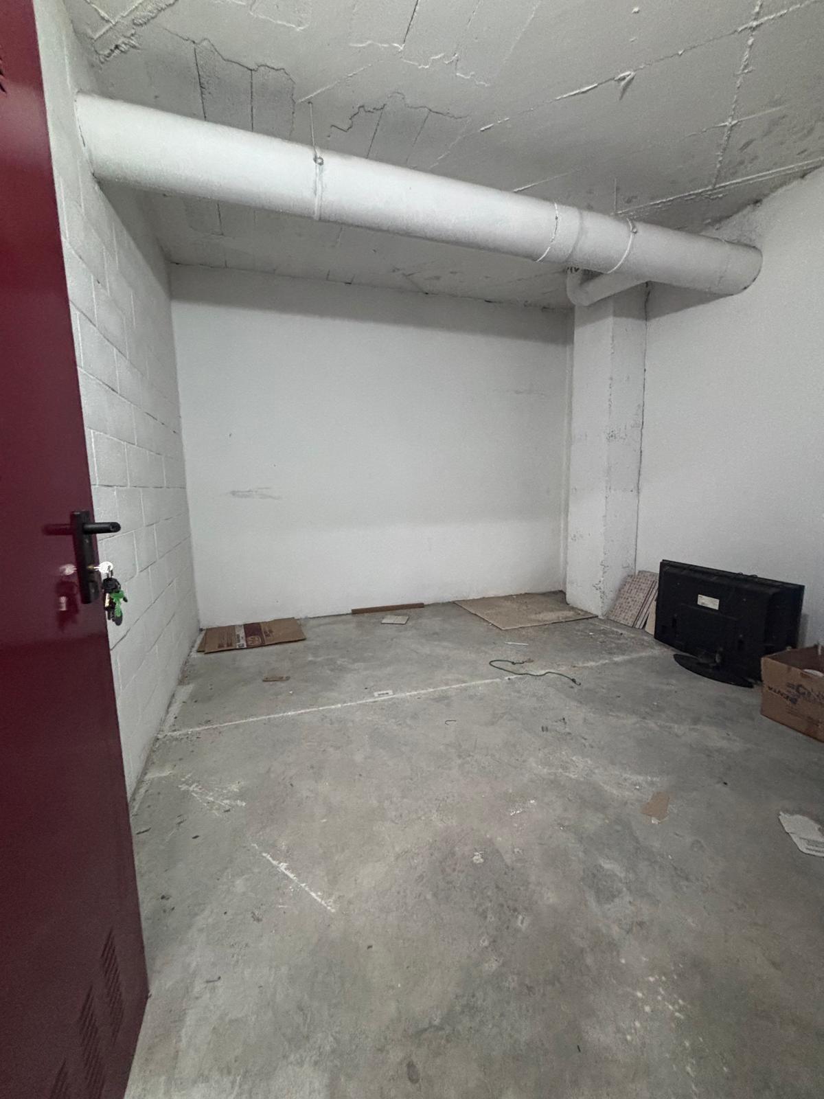 BONITO PISO EN ENTREPARQUES II. ¡PARA ENTRAR A VIVIR! INCLUYE PLAZA DE PARKING Y AMPLIO TRASTERO EN SUBTERRÁNEO.