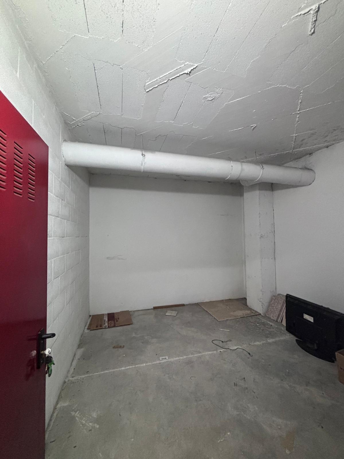 BONITO PISO EN ENTREPARQUES II. ¡PARA ENTRAR A VIVIR! INCLUYE PLAZA DE PARKING Y AMPLIO TRASTERO EN SUBTERRÁNEO.