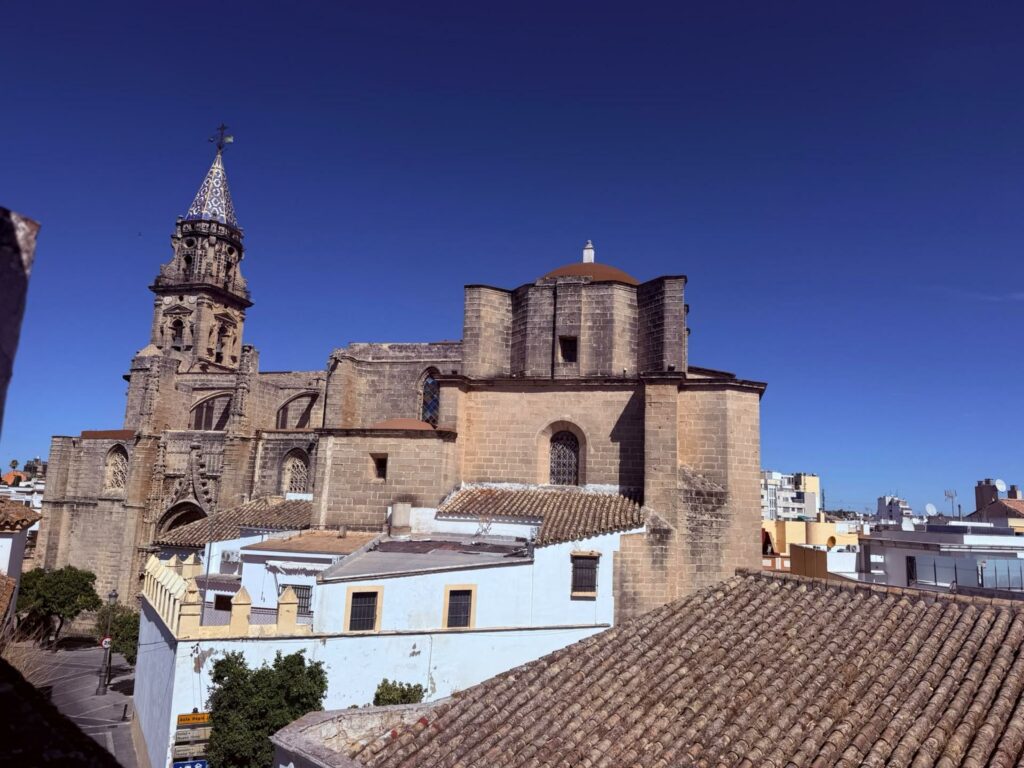 CASA EN EL CORAZON DEL CENTRO DE JEREZ