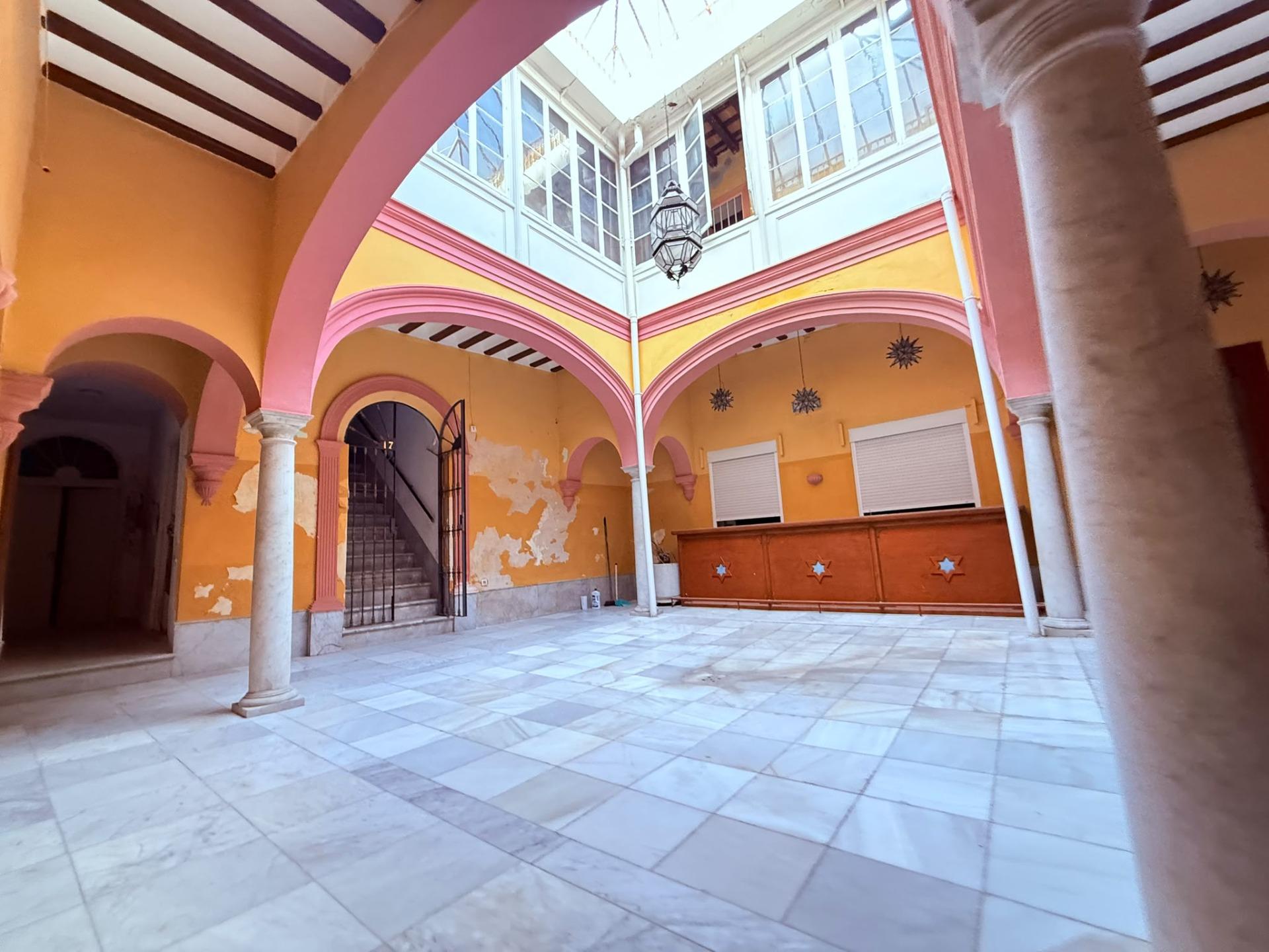 CASA EN EL CORAZON DEL CENTRO DE JEREZ