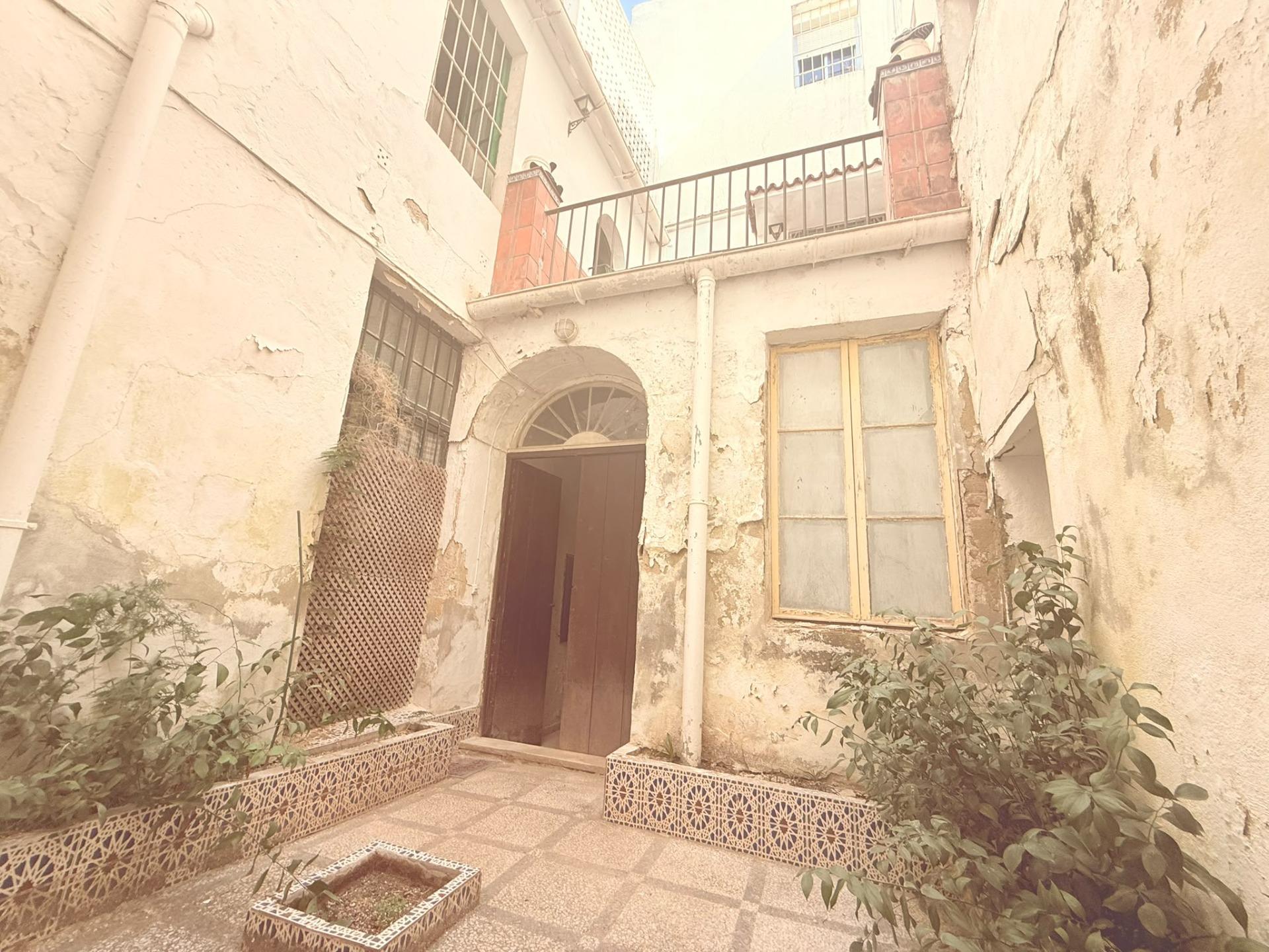 CASA EN EL CORAZON DEL CENTRO DE JEREZ