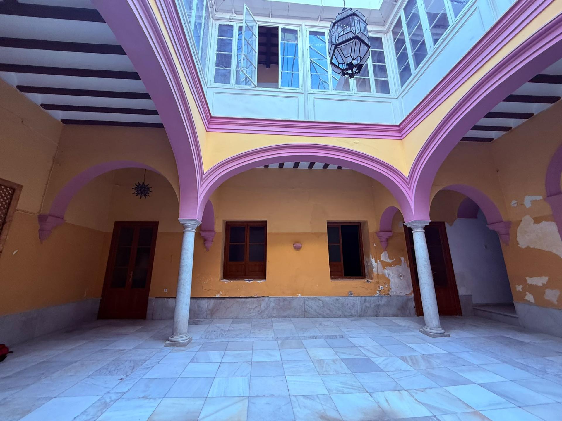 CASA EN EL CORAZON DEL CENTRO DE JEREZ