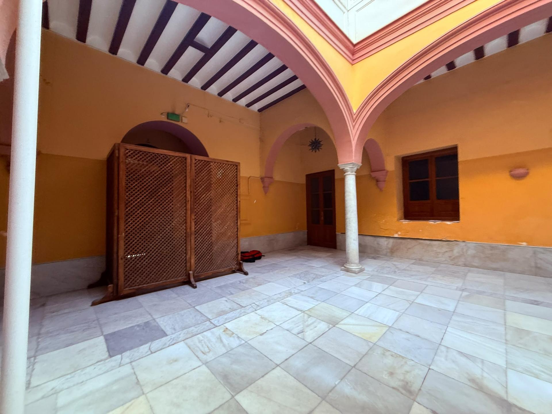 CASA EN EL CORAZON DEL CENTRO DE JEREZ