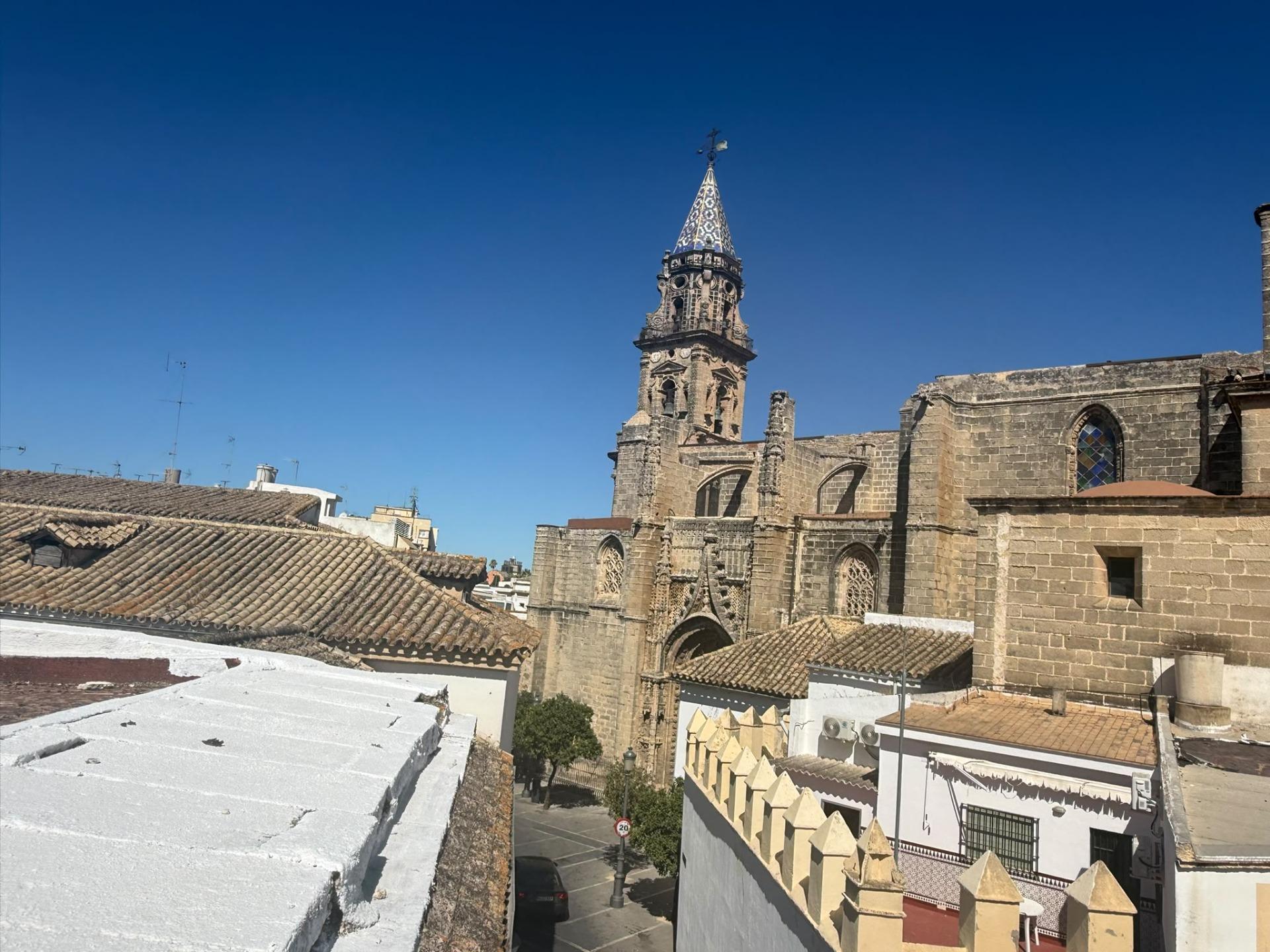 CASA EN EL CORAZON DEL CENTRO DE JEREZ