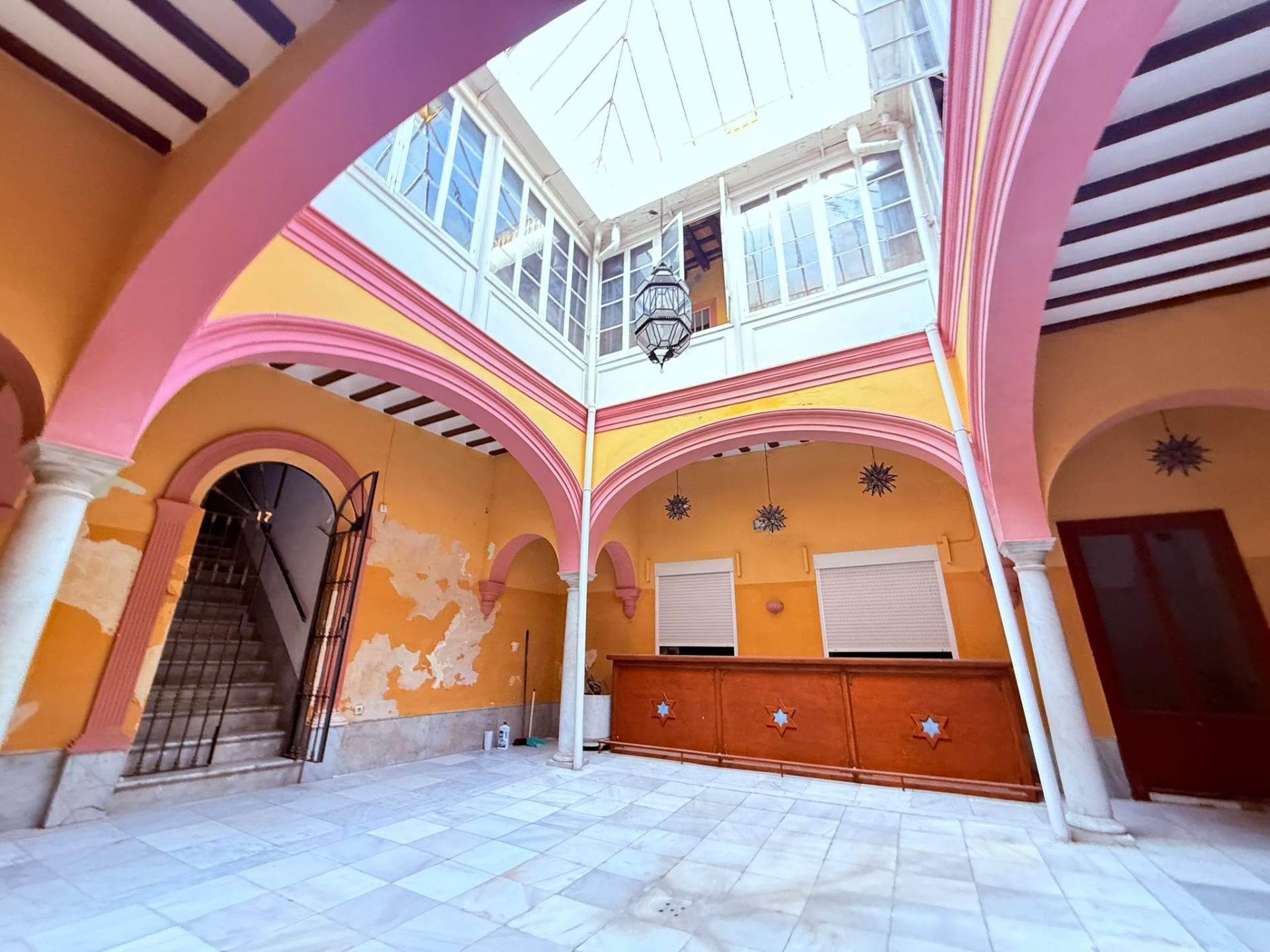 CASA EN EL CORAZON DEL CENTRO DE JEREZ