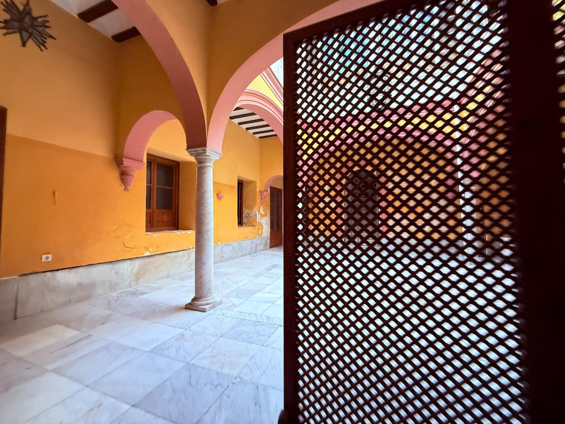CASA EN EL CORAZON DEL CENTRO DE JEREZ