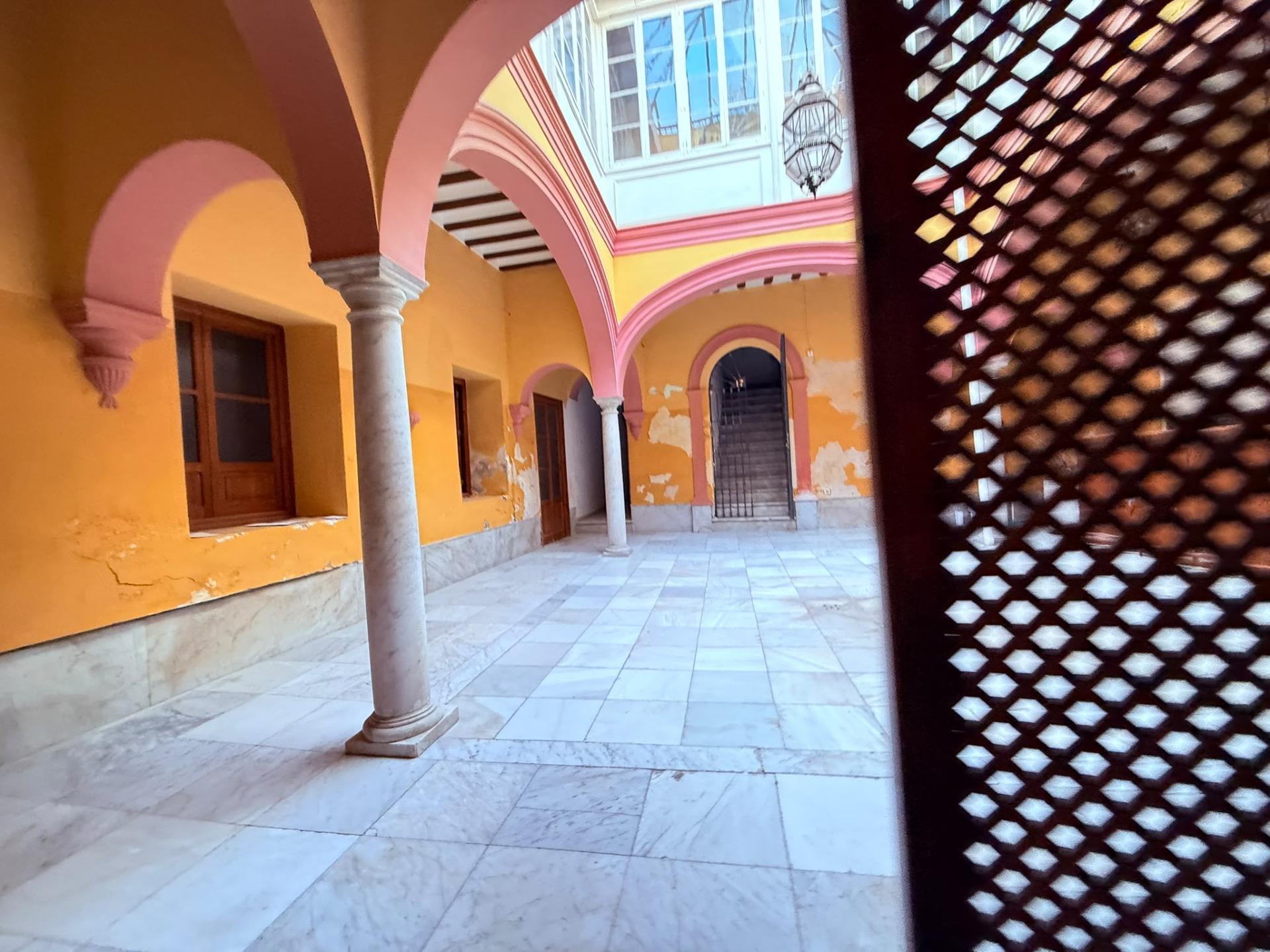 CASA EN EL CORAZON DEL CENTRO DE JEREZ