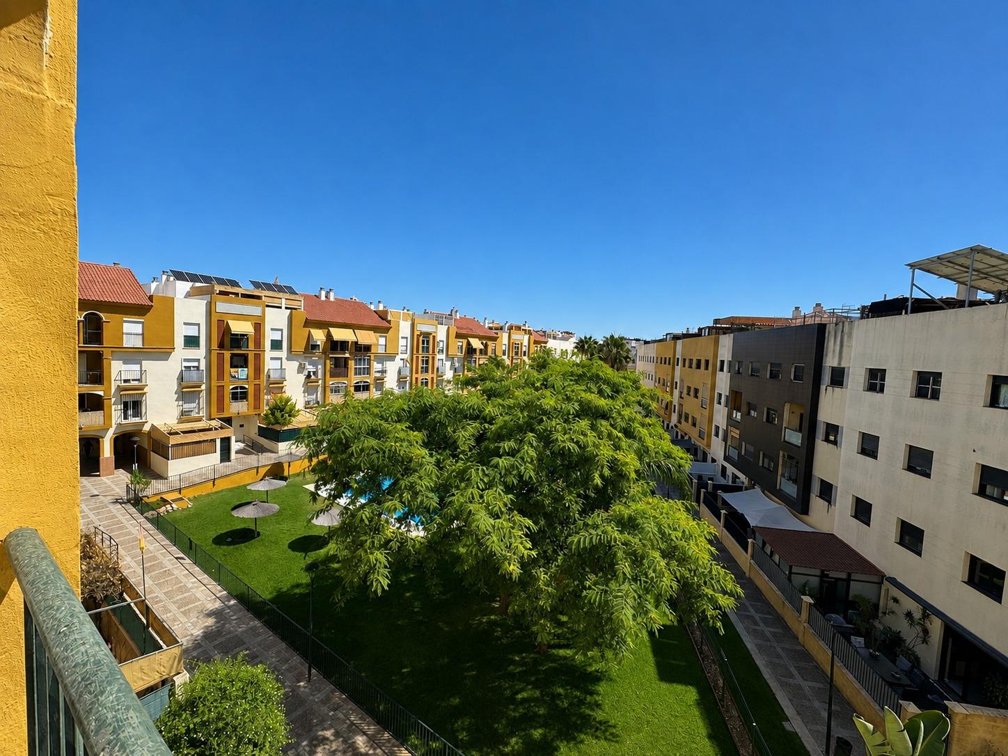 FANTÁSTICO ÁTICO EN URBANIZACIÓN CON PISCINA JUNTO A ESTADIO CHAPIN