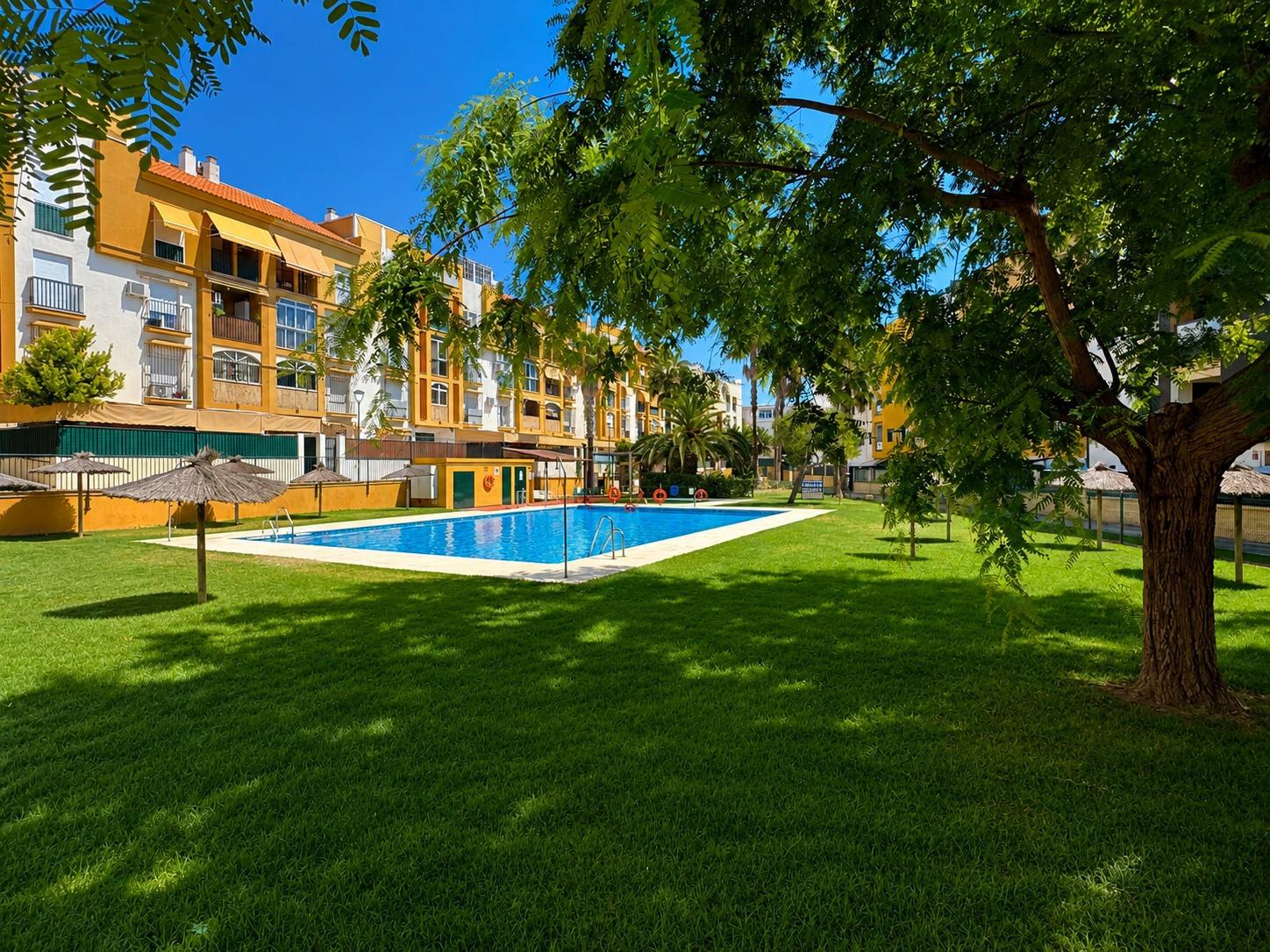 FANTÁSTICO ÁTICO EN URBANIZACIÓN CON PISCINA JUNTO A ESTADIO CHAPIN