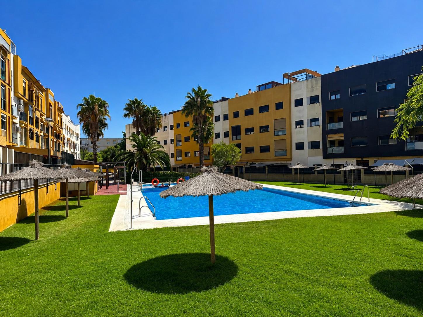 FANTÁSTICO ÁTICO EN URBANIZACIÓN CON PISCINA JUNTO A ESTADIO CHAPIN