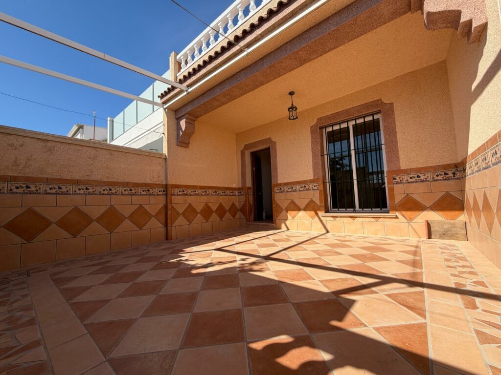 CASA UNIFAMILIAR EN GUADALCACÍN TOTALMENTE REFORMADA