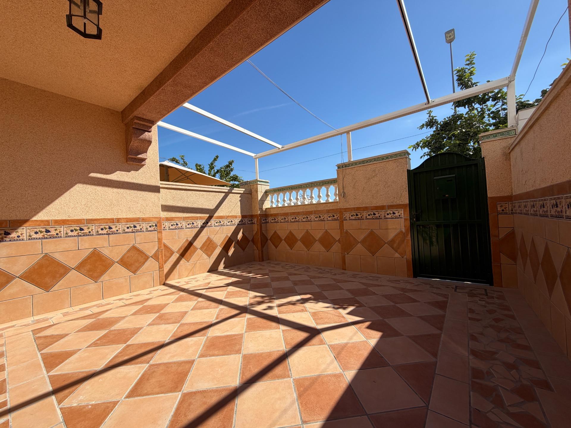 CASA UNIFAMILIAR EN GUADALCACÍN TOTALMENTE REFORMADA