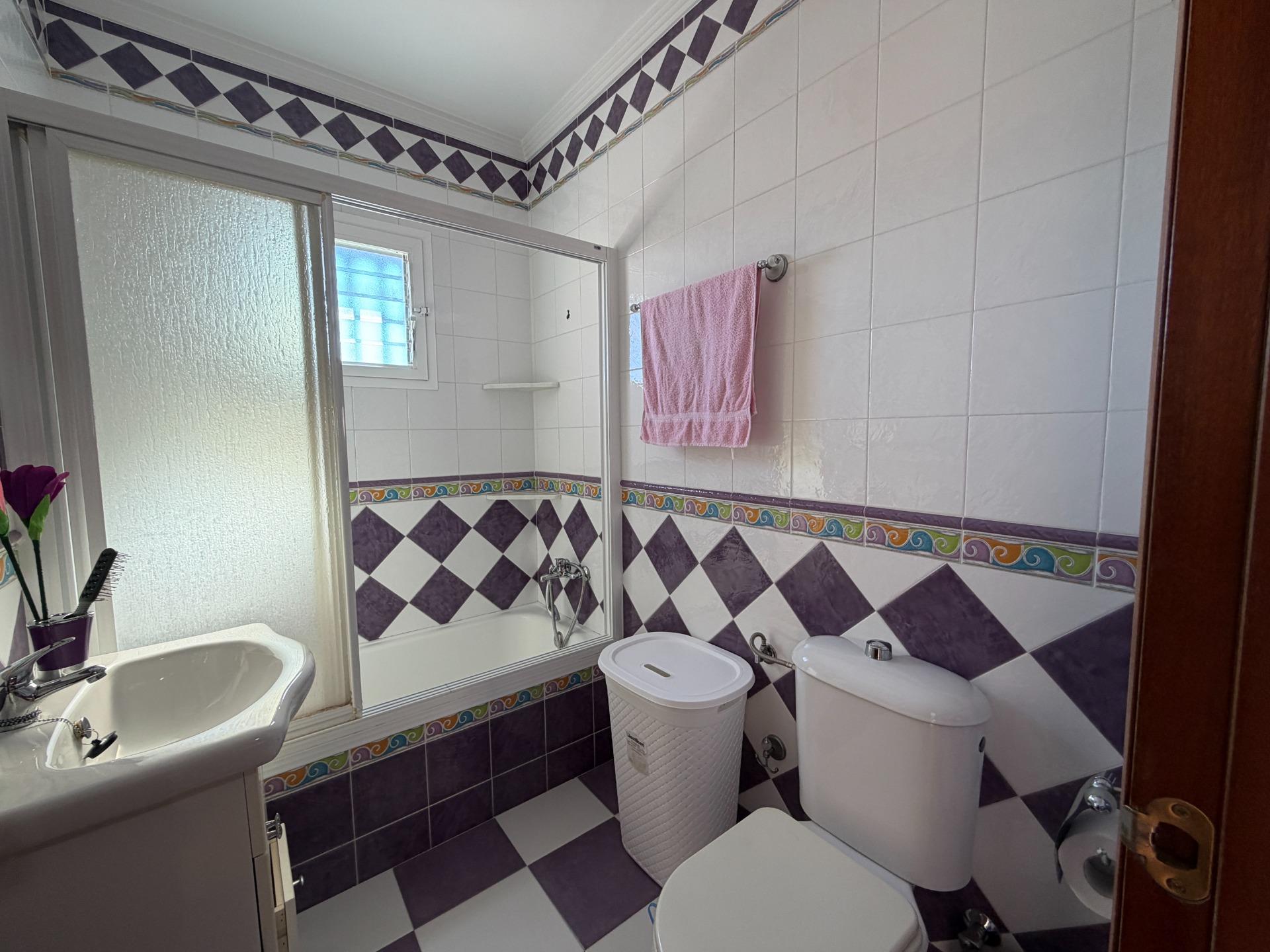 CASA UNIFAMILIAR EN GUADALCACÍN TOTALMENTE REFORMADA