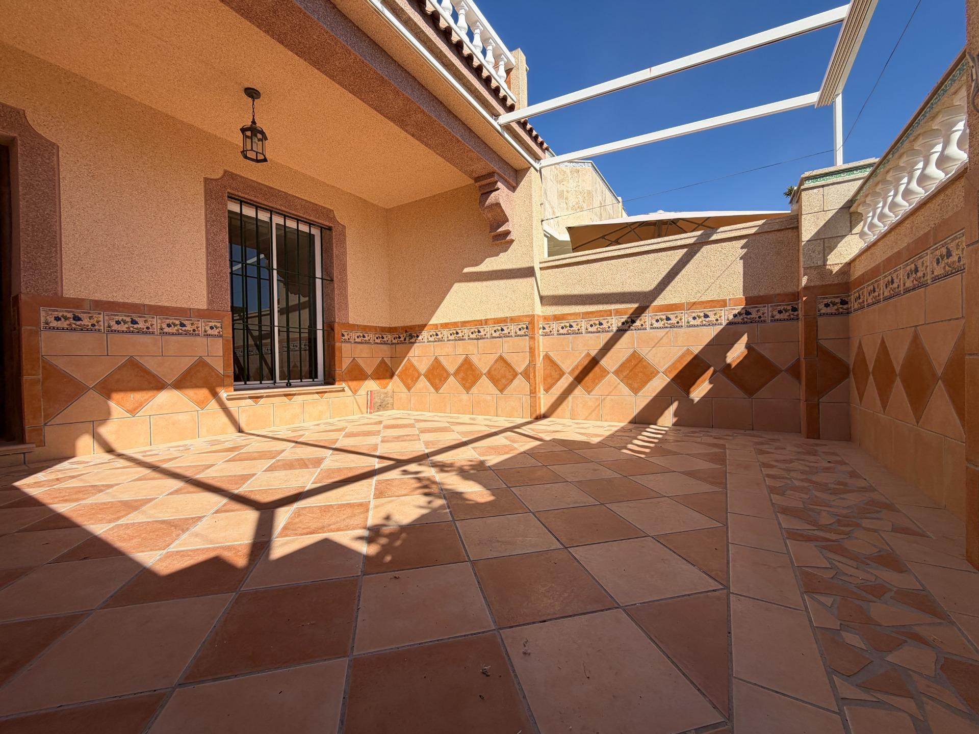 CASA UNIFAMILIAR EN GUADALCACÍN TOTALMENTE REFORMADA